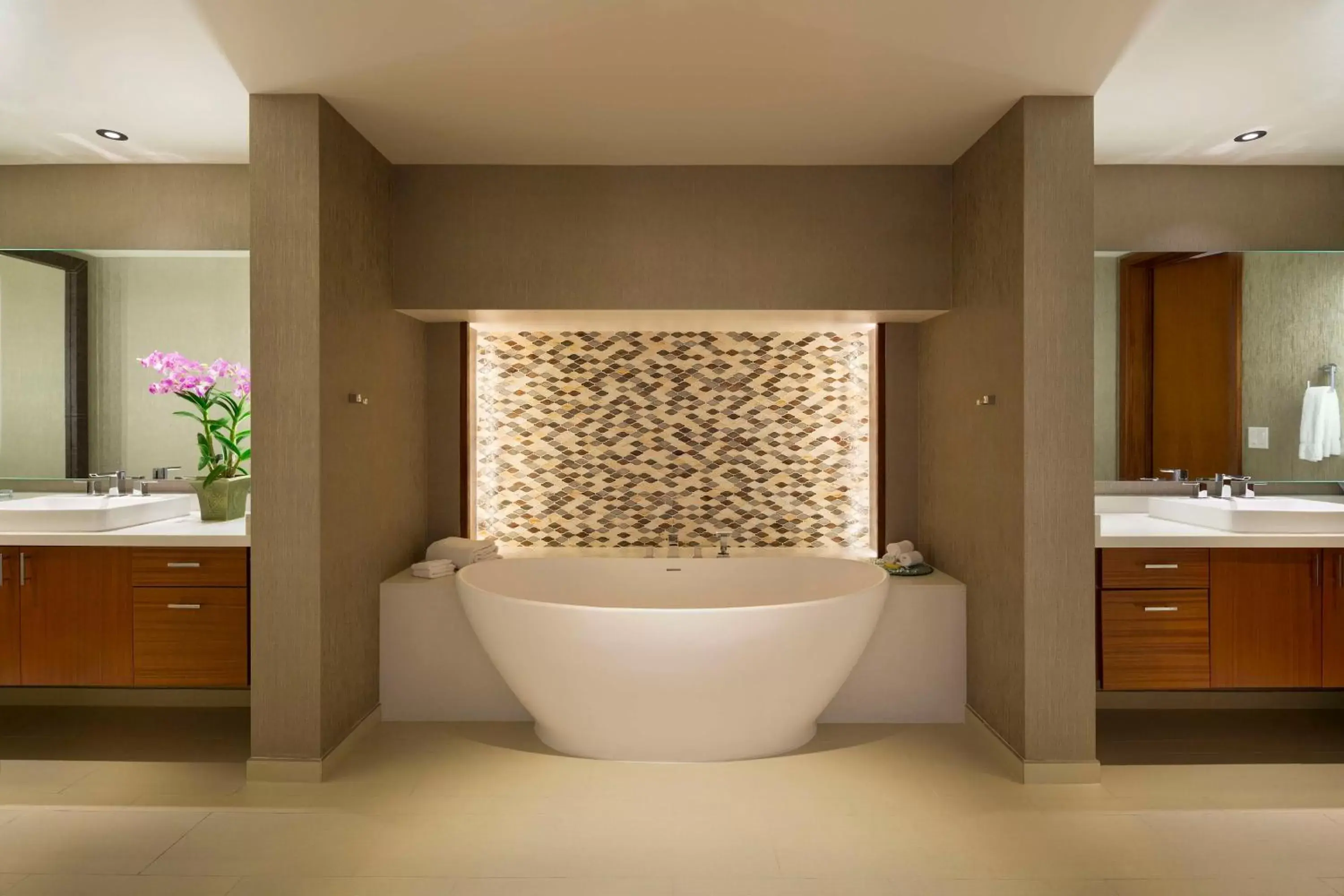 Photo of the whole room, Bathroom in Hyatt Regency Maui Resort & Spa