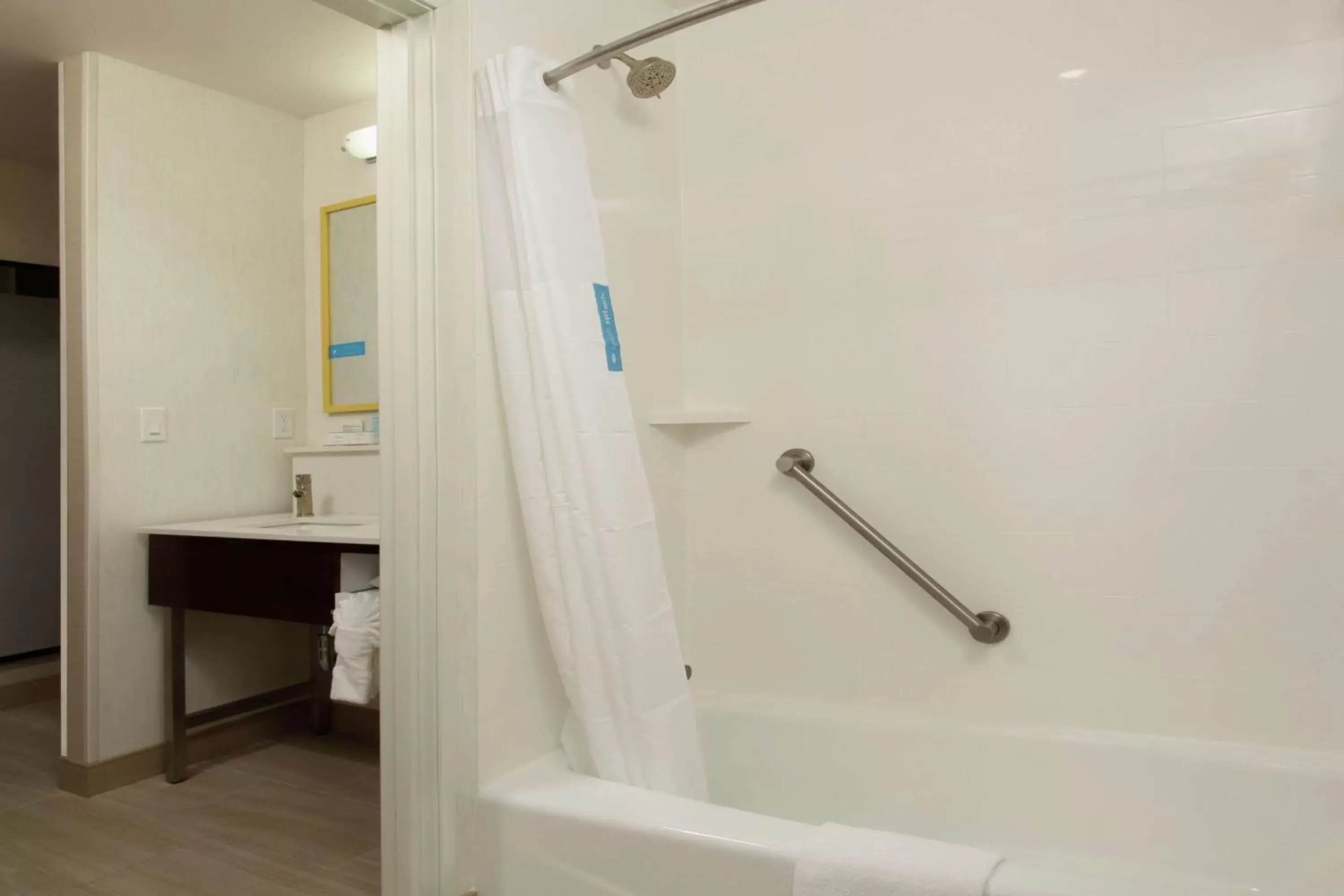 Bathroom in Hampton Inn Richland-Tri Cities