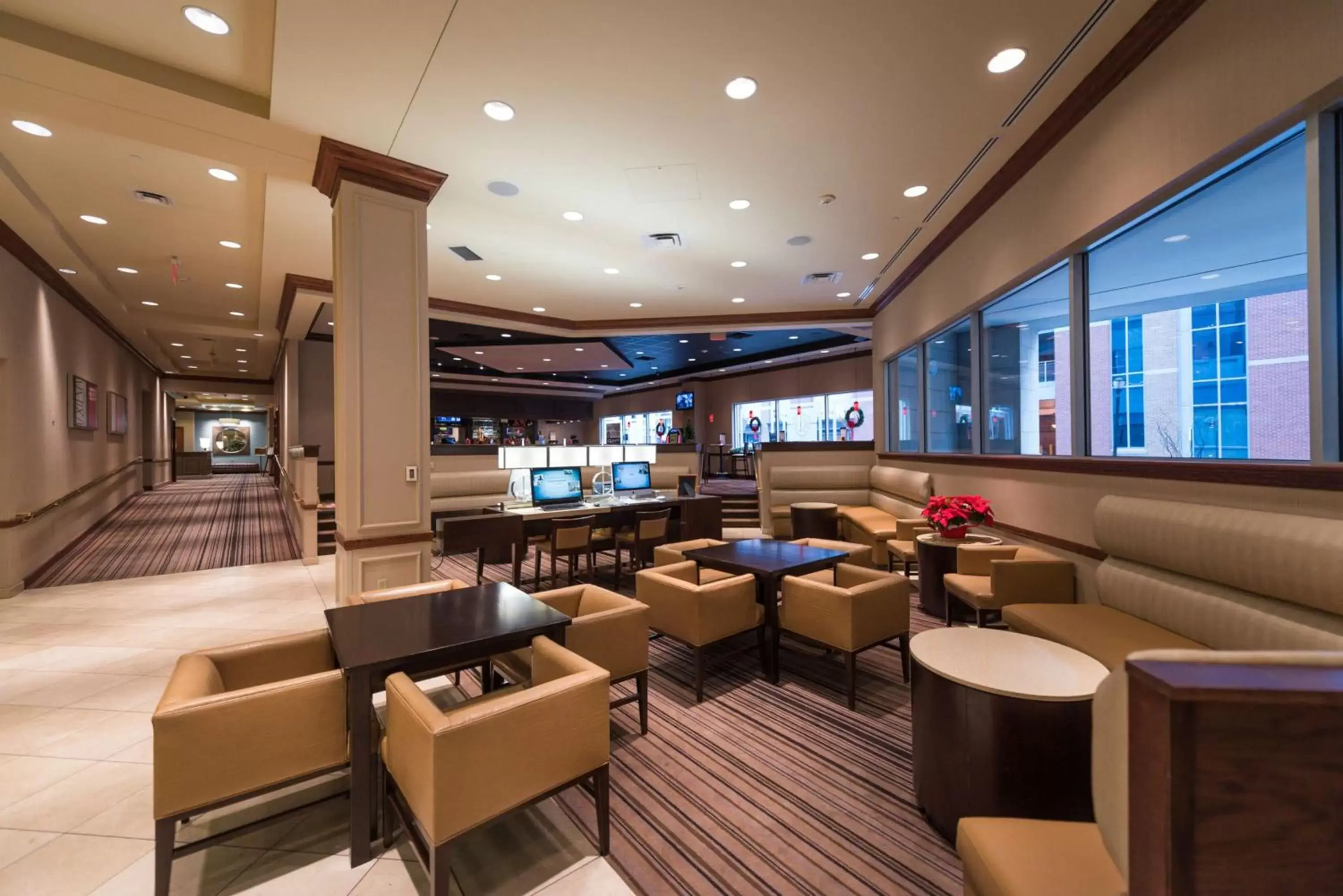 Business facilities, Lounge/Bar in Hilton Scranton & Conference Center