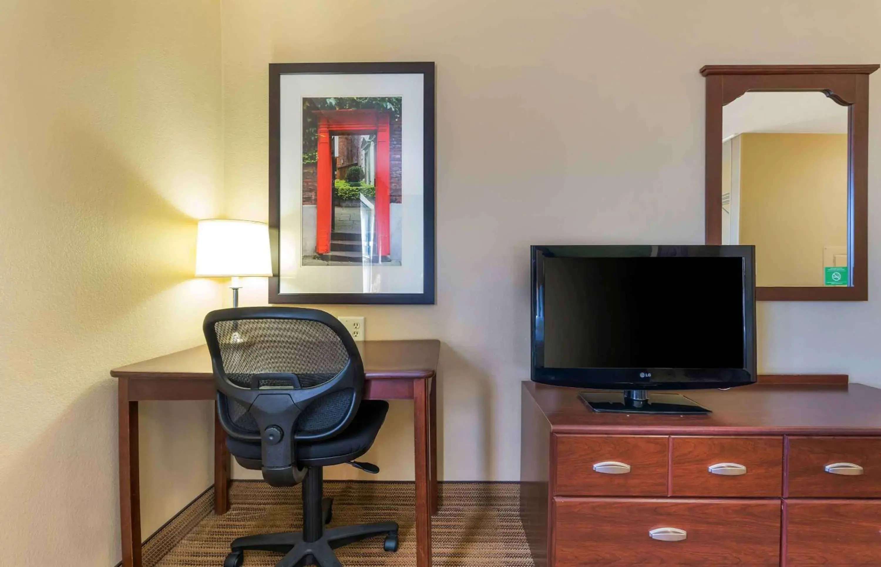 TV and multimedia, TV/Entertainment Center in MainStay Suites Rochester South Mayo Clinic
