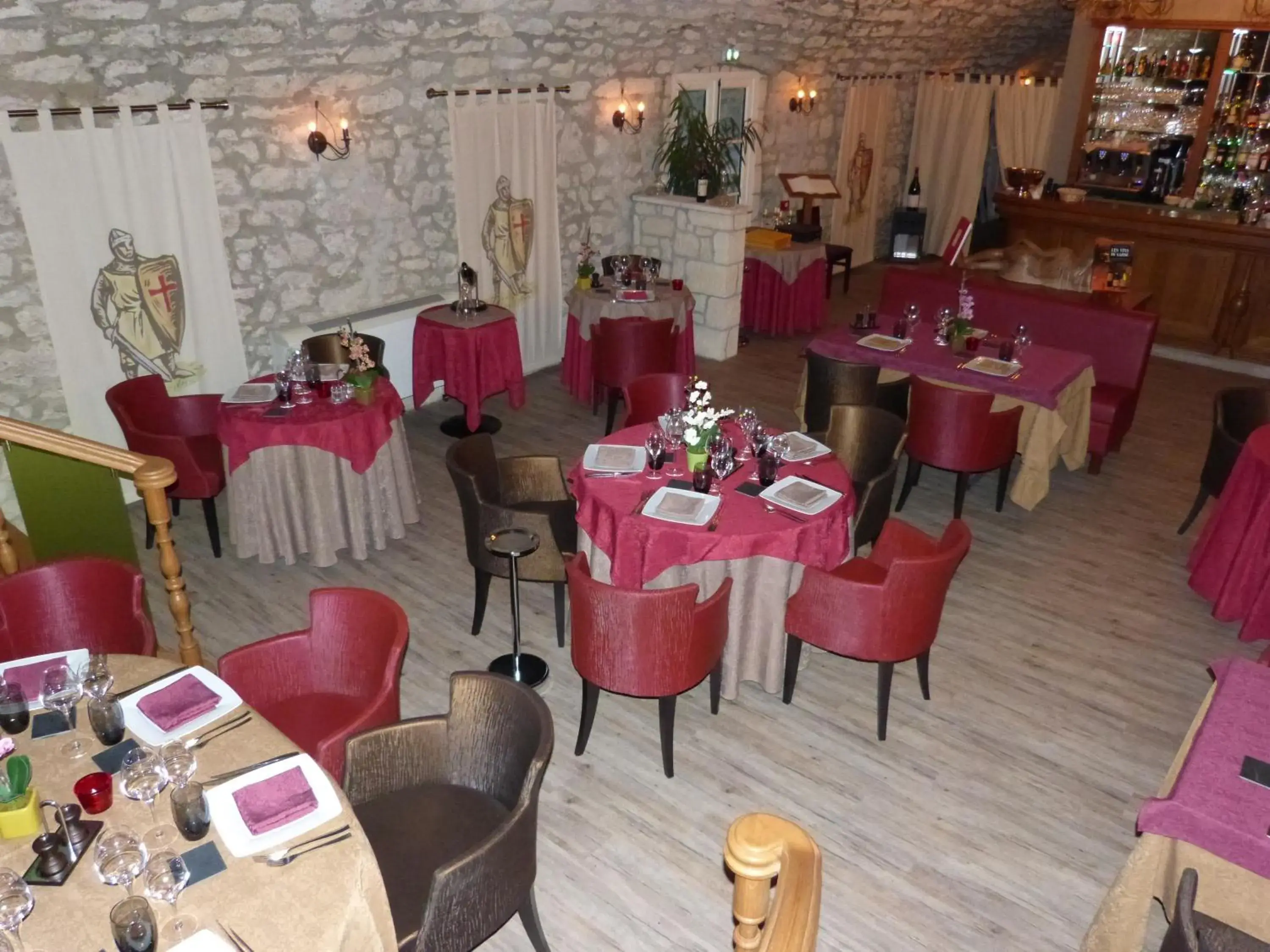 Restaurant/Places to Eat in Le Relais Louis XI