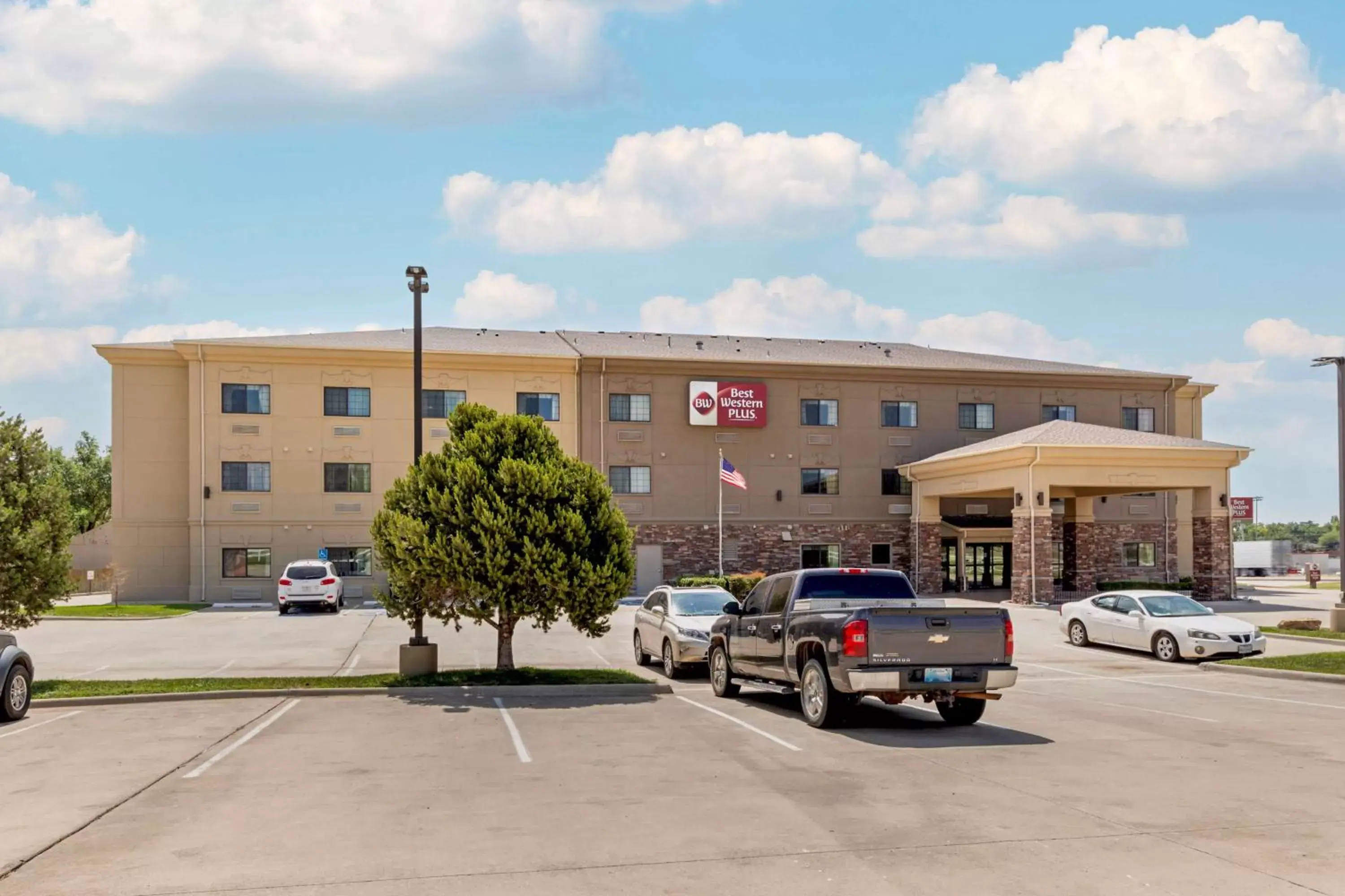 Property building in Best Western Plus Red River Inn Property building in Best Western Plus Red River Inn