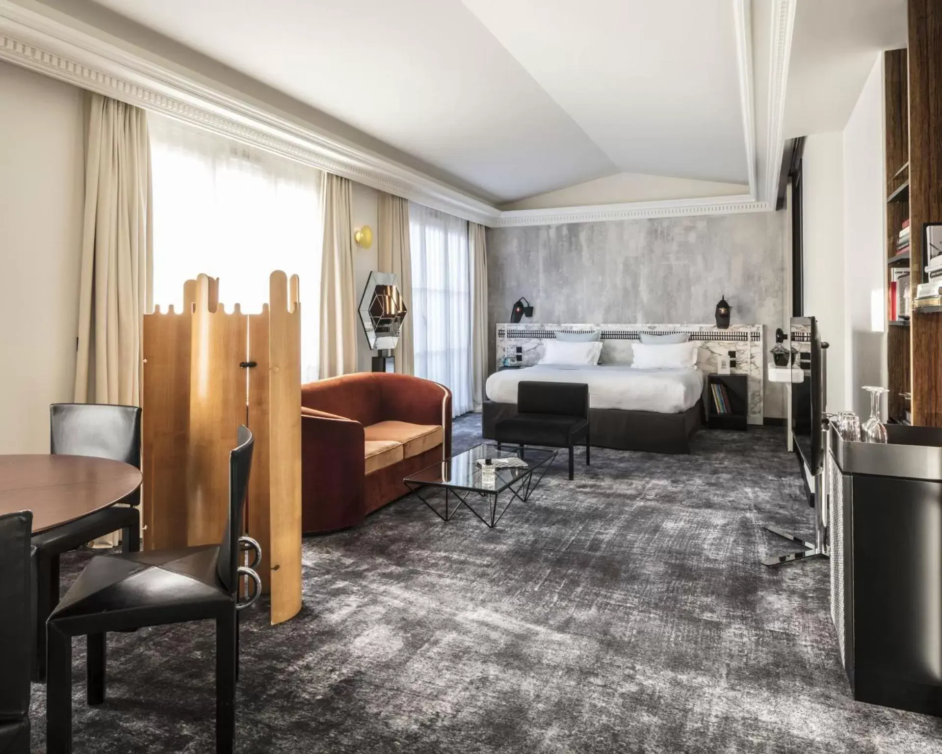 Bedroom in Hotel Les Bains Paris