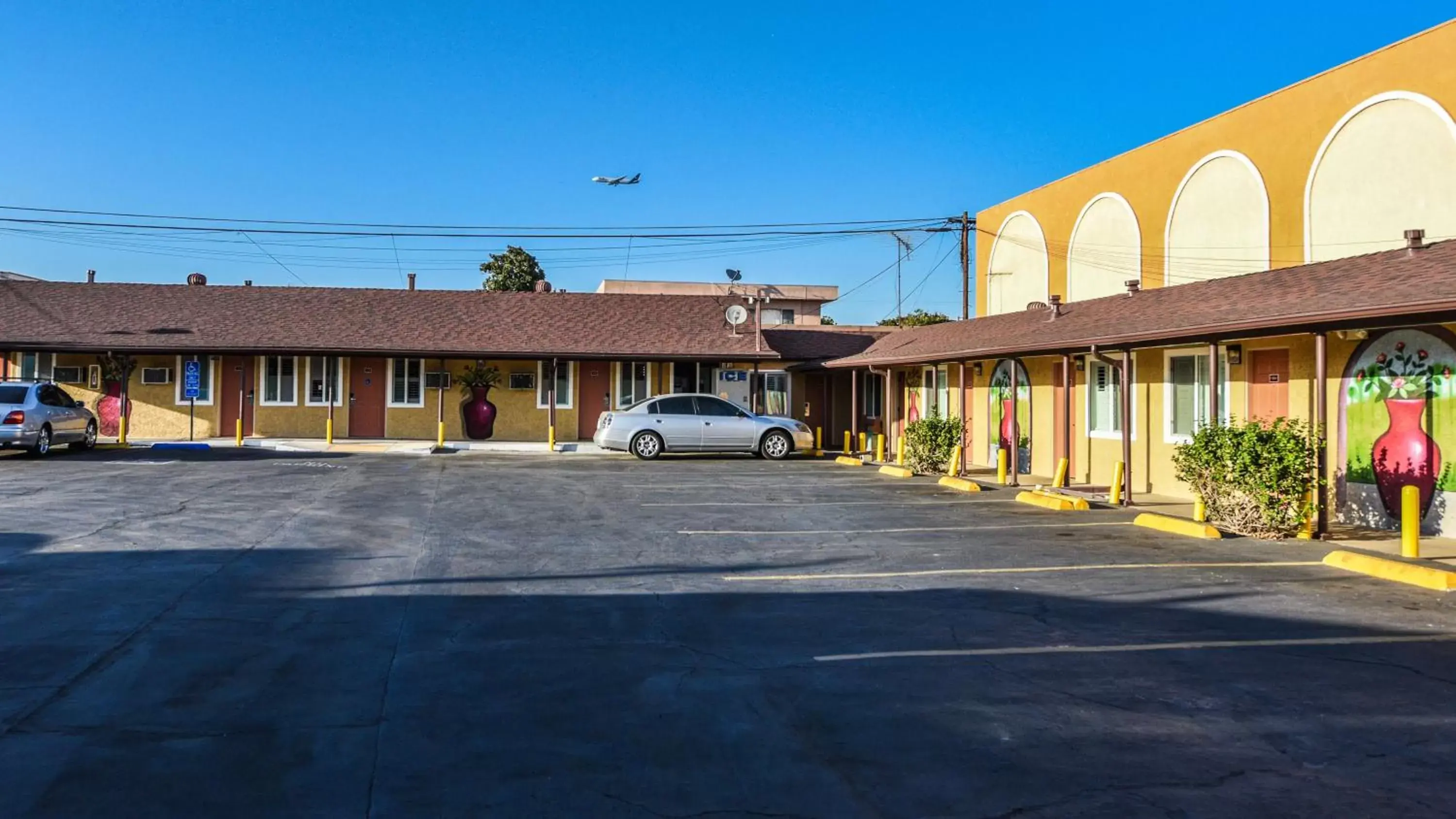 Property Building in Casa Bell Motel, Los Angeles - LAX Airport