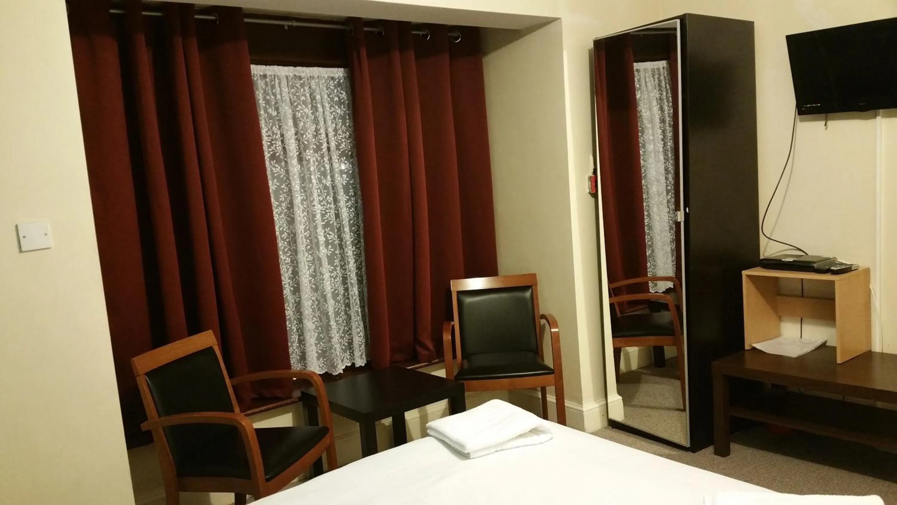 Bed in Best Inn Hotel