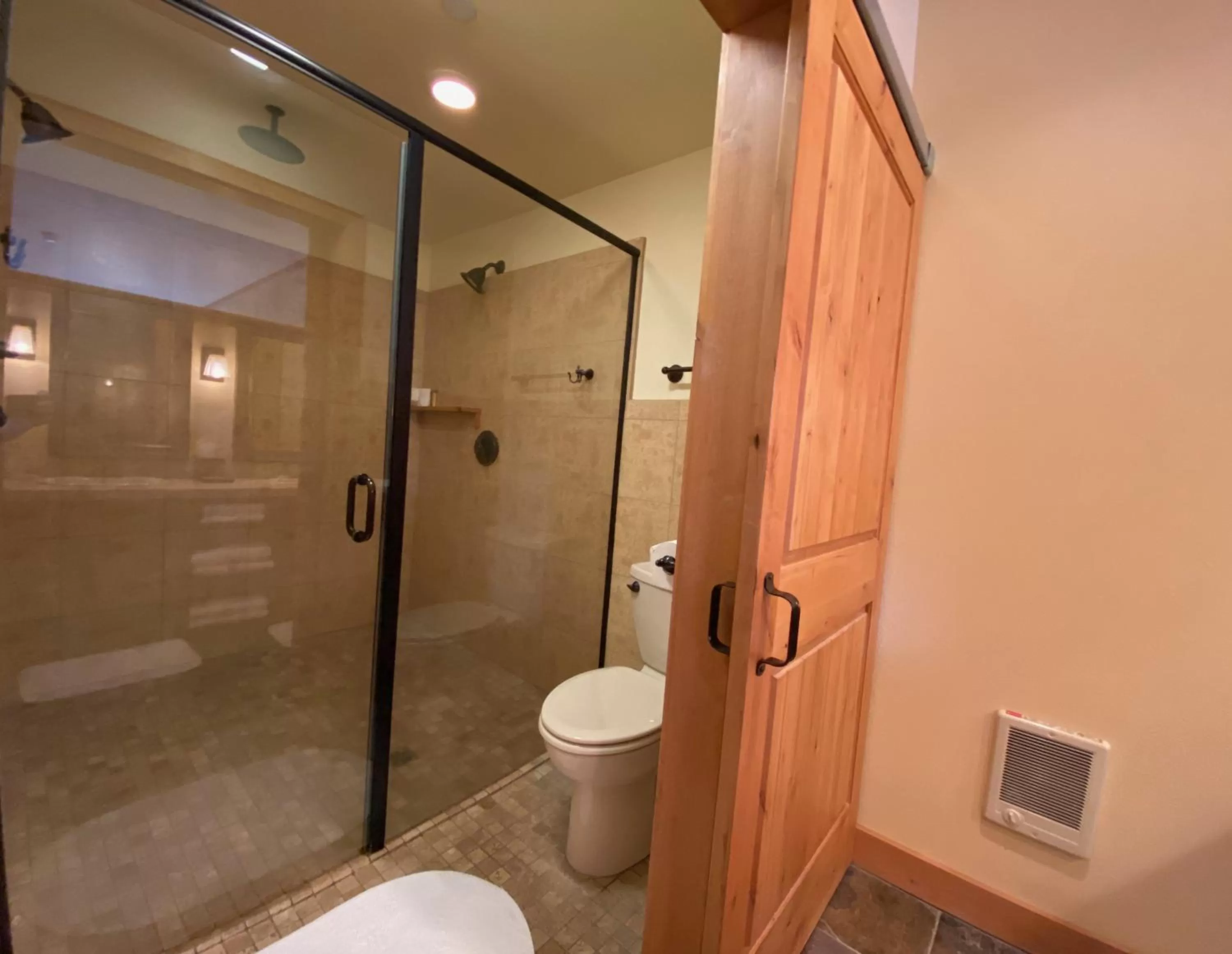 Bathroom in Cousin's Country Inn