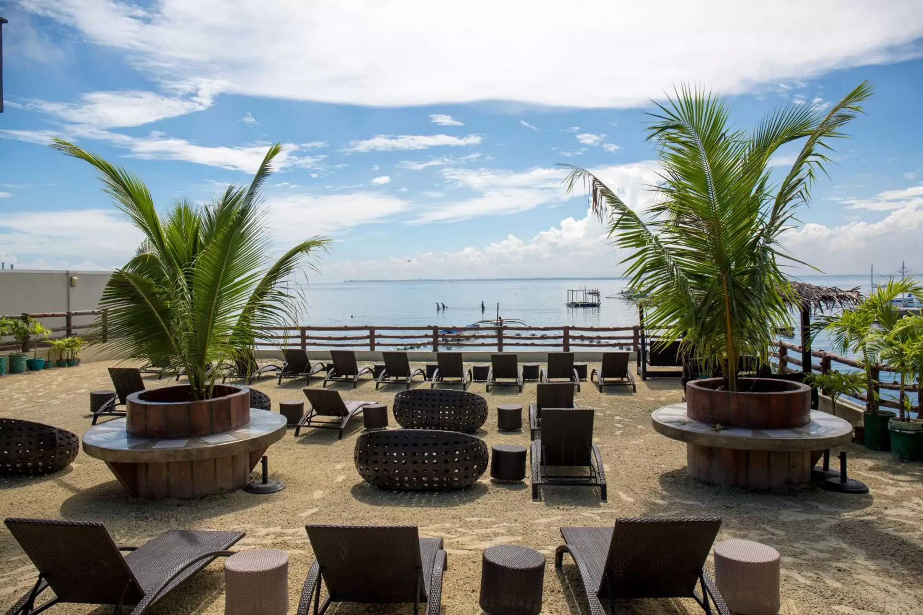 Lounge or bar in Palmbeach Resort & Spa