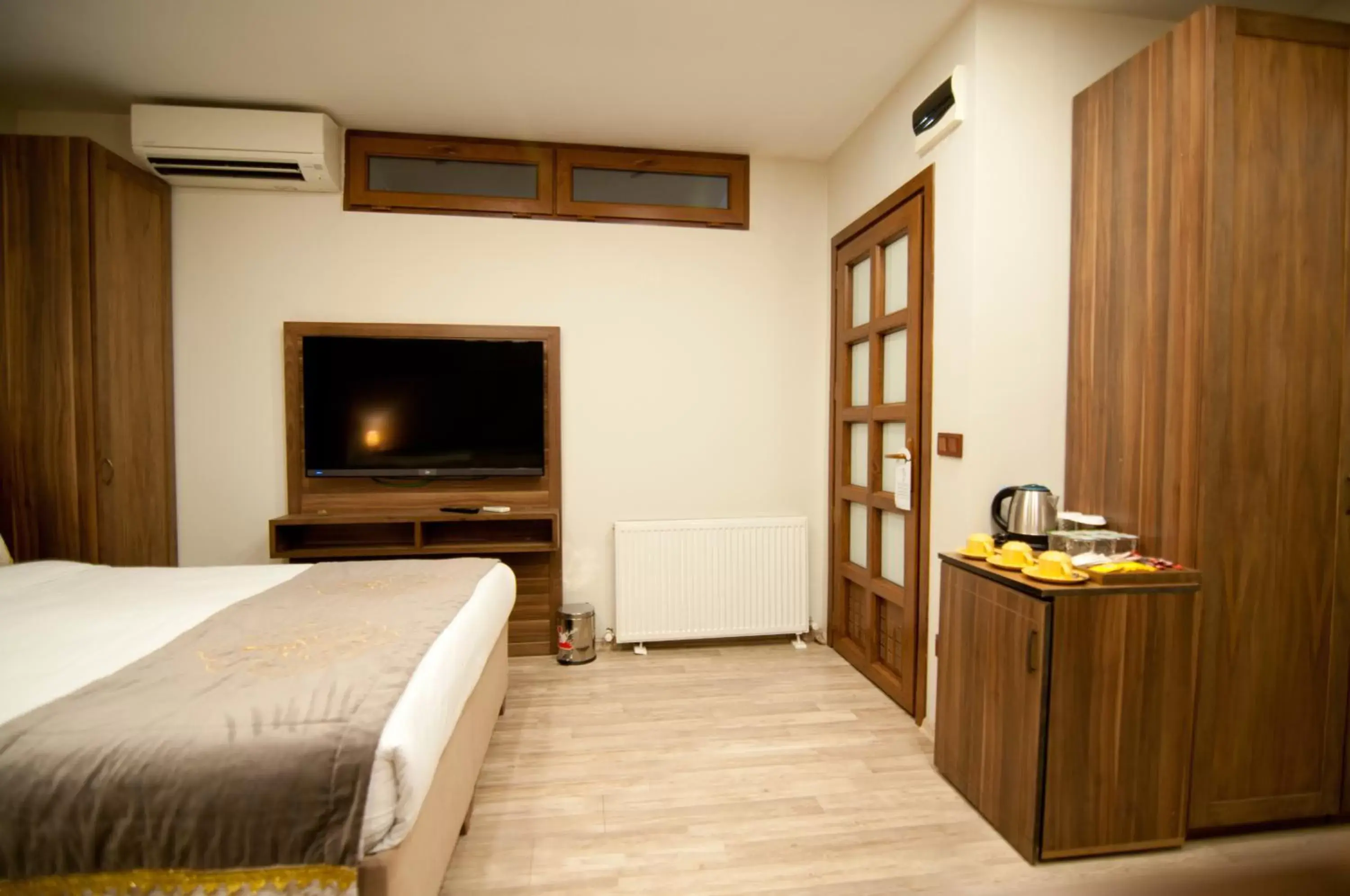 Bedroom, TV/Entertainment Center in Ferman Konak Hotel-Special Category