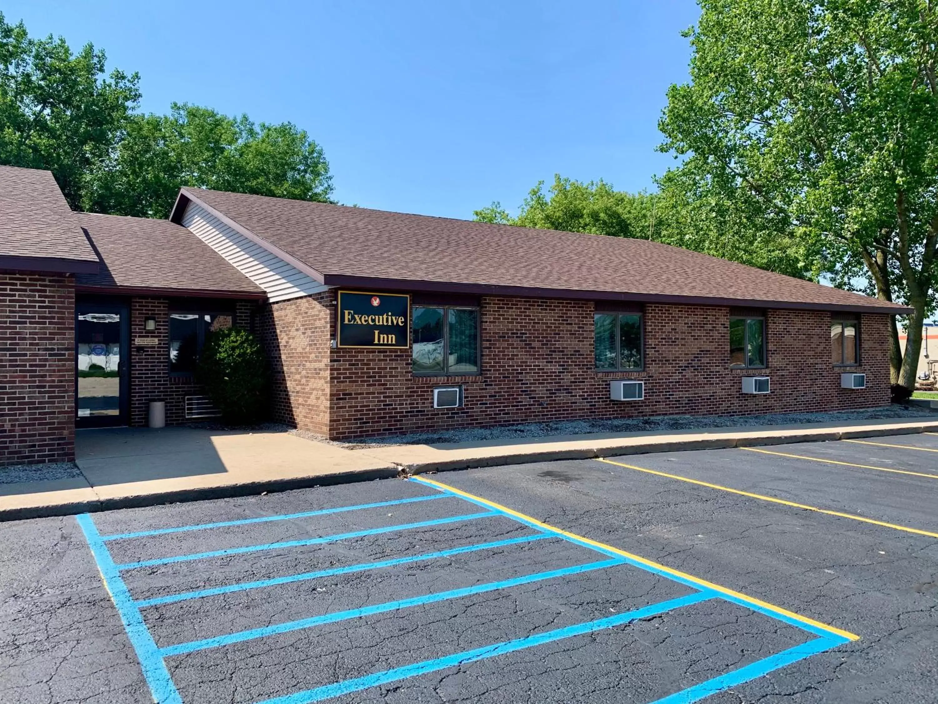 Property Building in Executive Inn