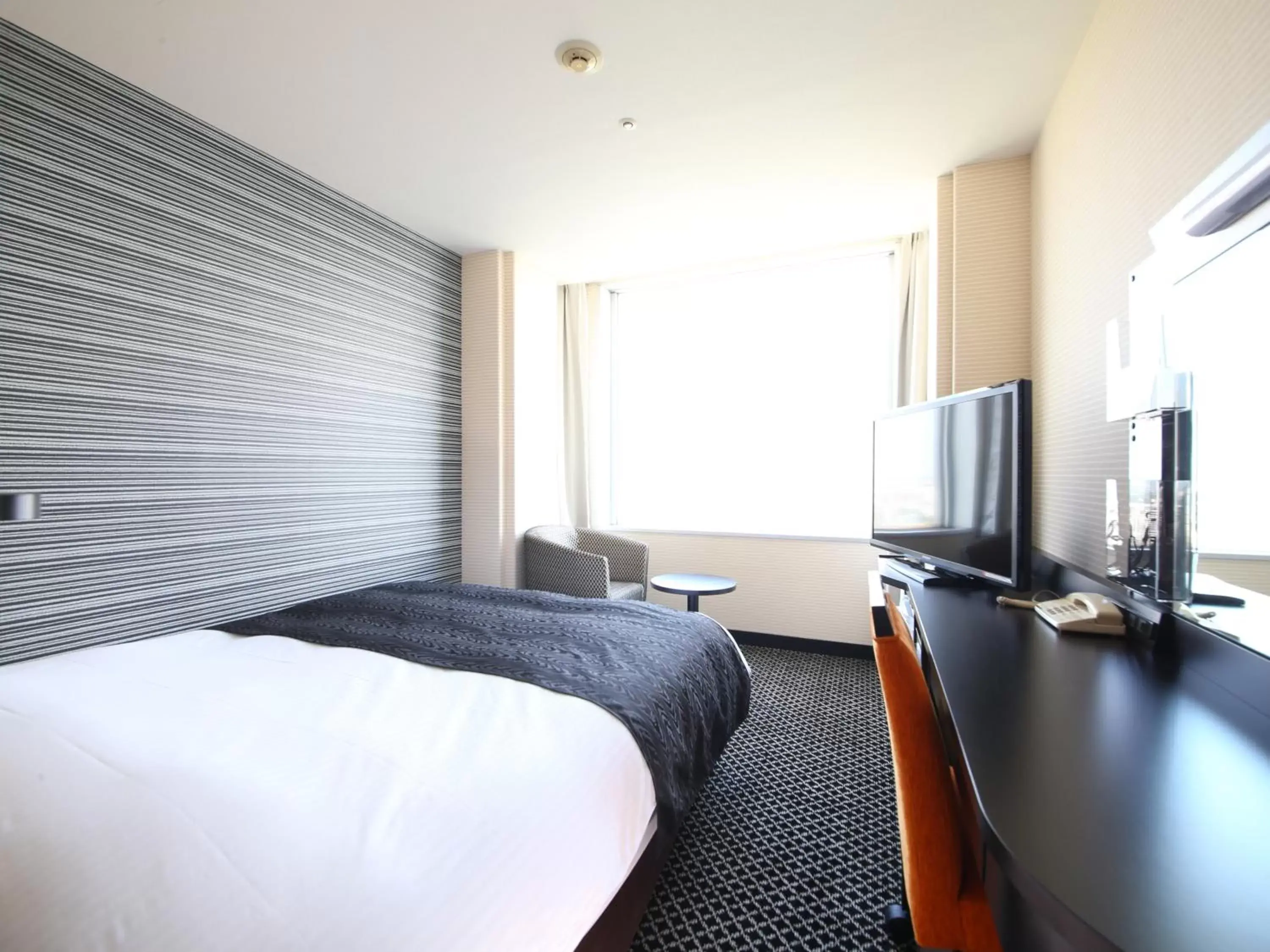 Photo of the whole room, Bed in APA Hotel & Resort Tokyo Bay Makuhari