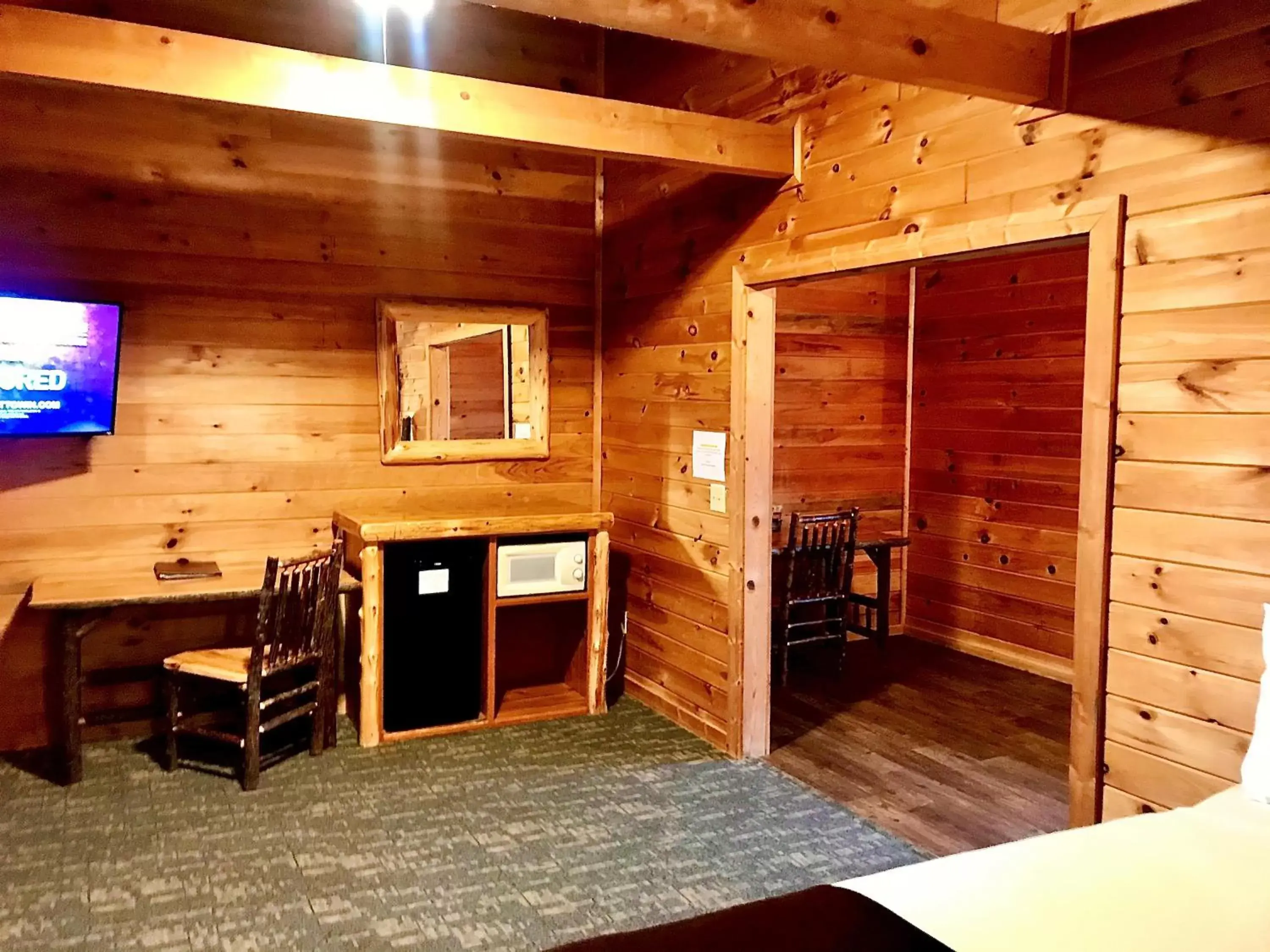 Seating area, Kitchen/Kitchenette in Mountain Top Inn and Resort