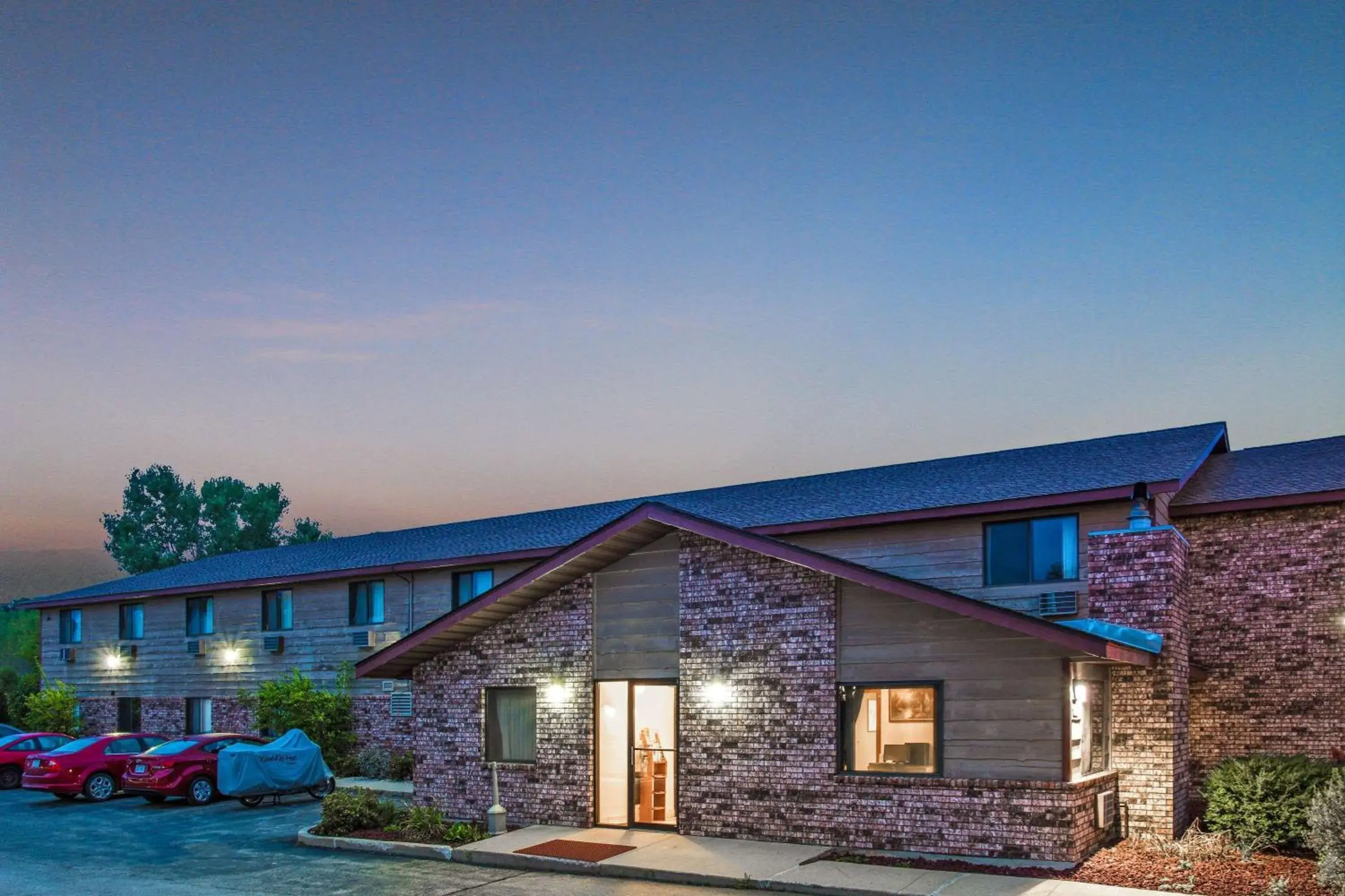 Property building in Super 8 by Wyndham Hartford WI Property building in Super 8 by Wyndham Hartford WI