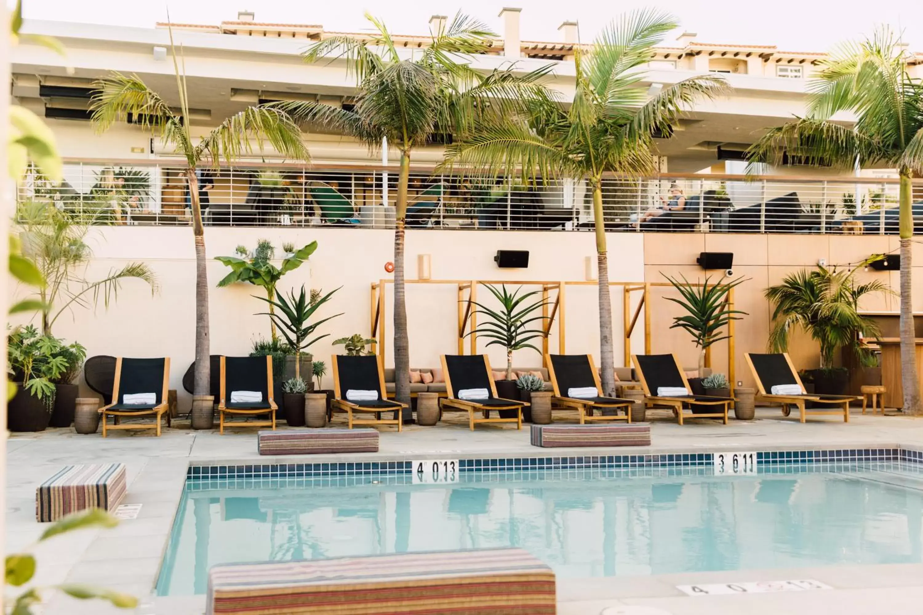 Restaurant/places to eat, Swimming Pool in Hotel June, Los Angeles, a Member of Design Hotels