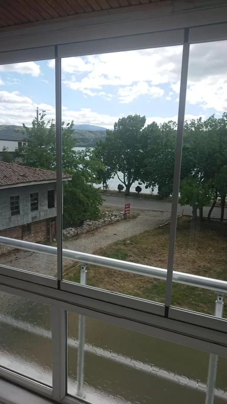 Ali's Pension ada alis