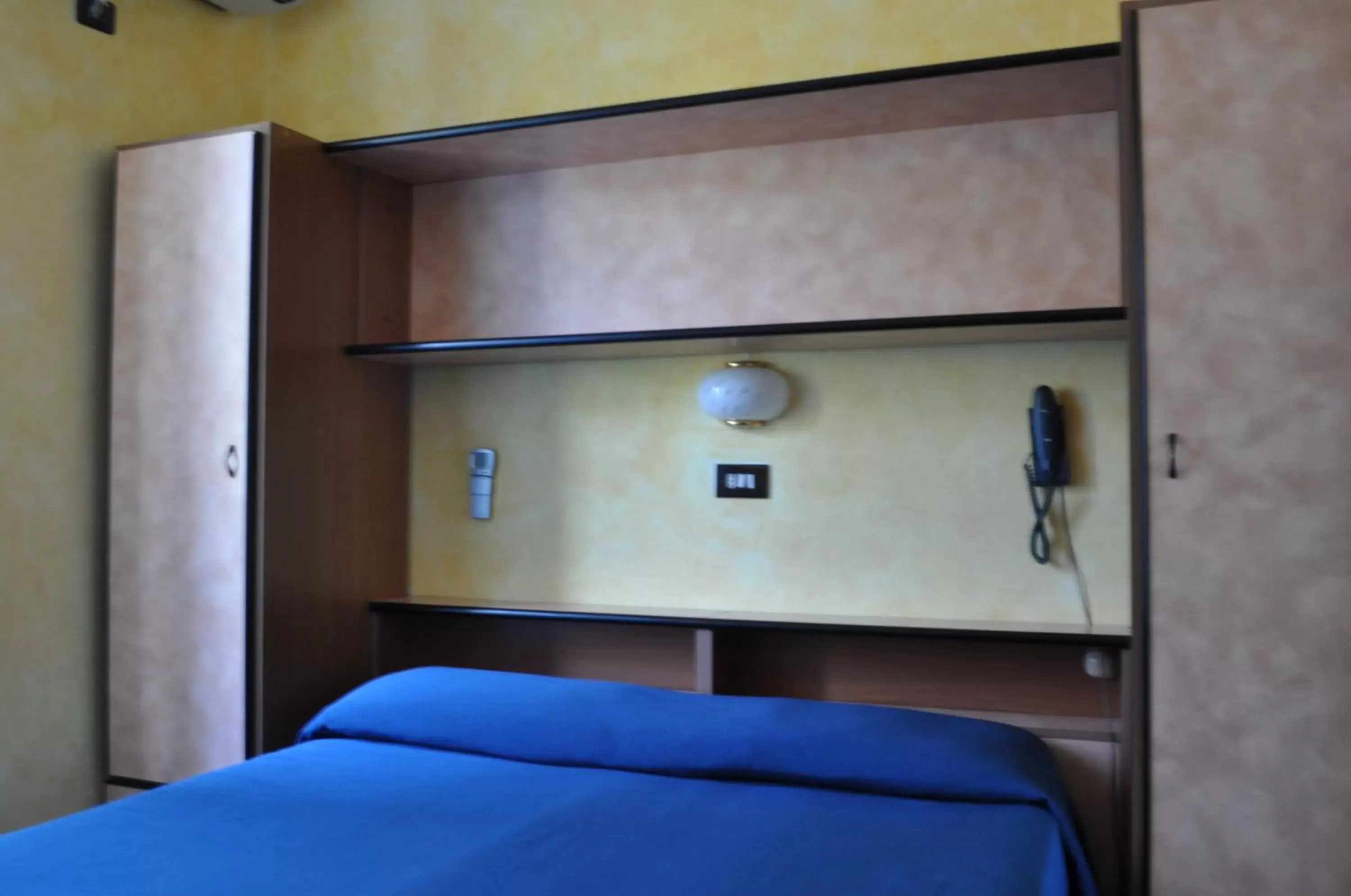 Bed in Hotel Roma