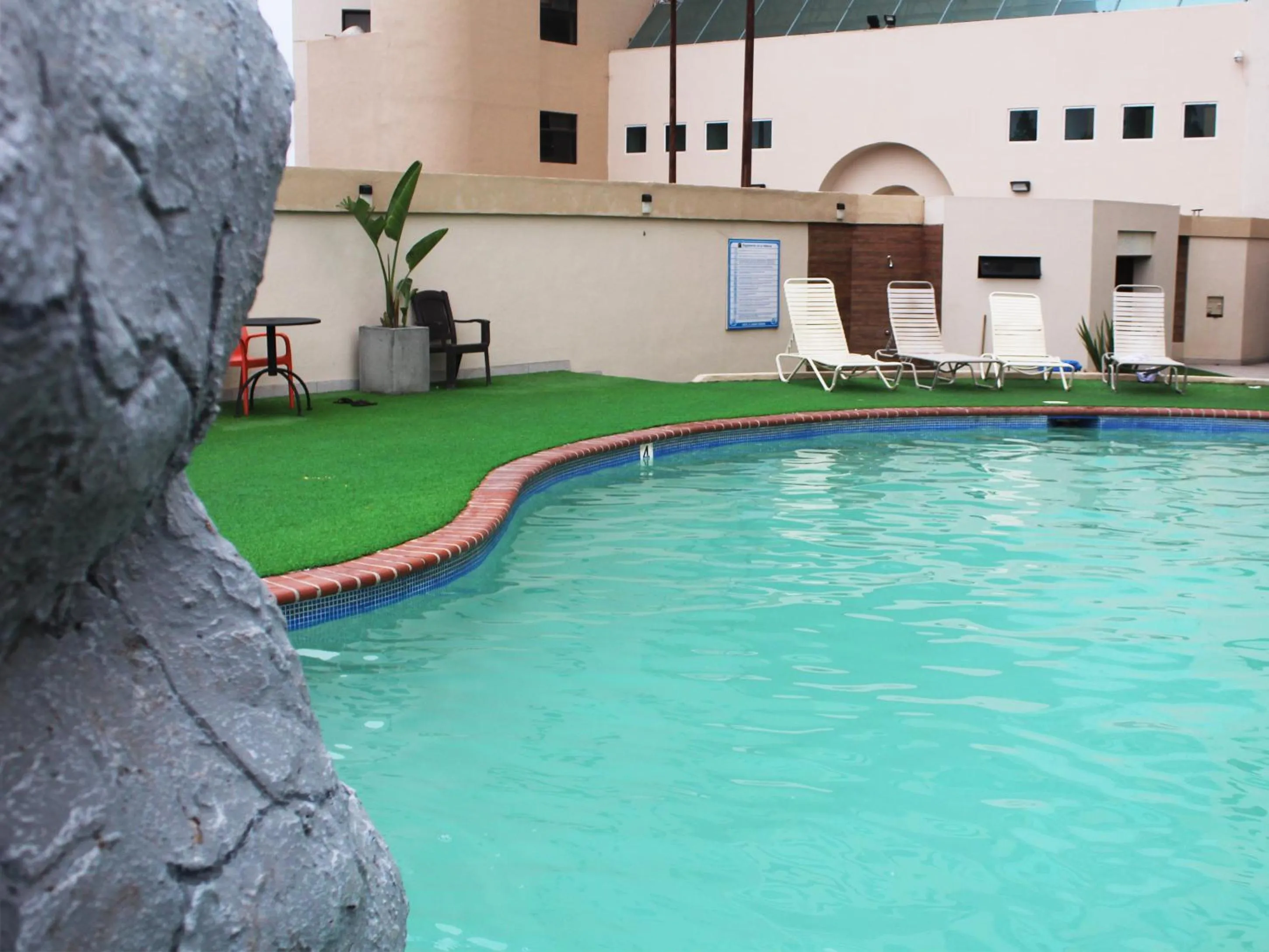 Swimming pool in Hotel Corona Plaza