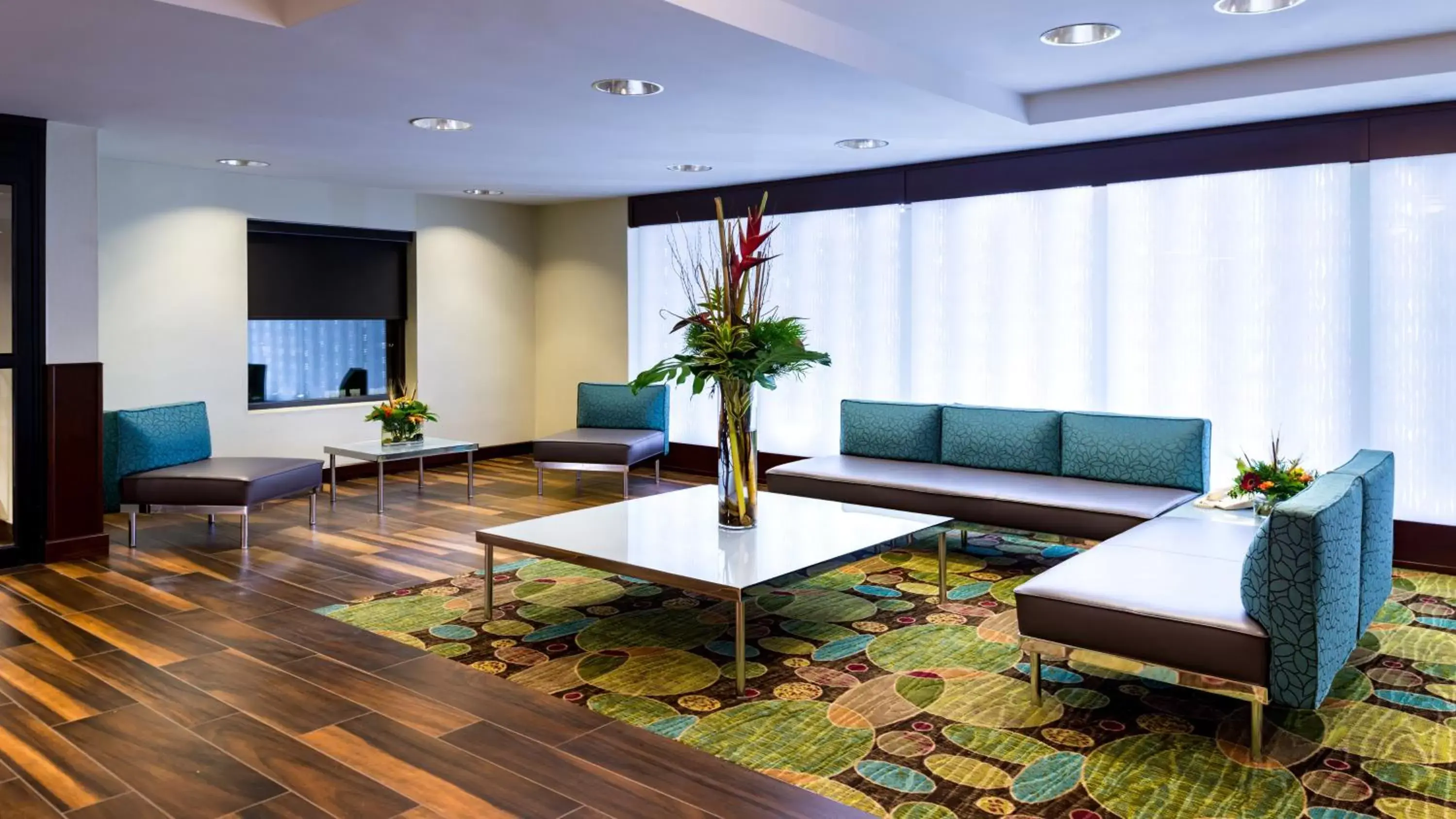 Property building, Seating Area in Holiday Inn Hotel & Suites Warren, an IHG Hotel