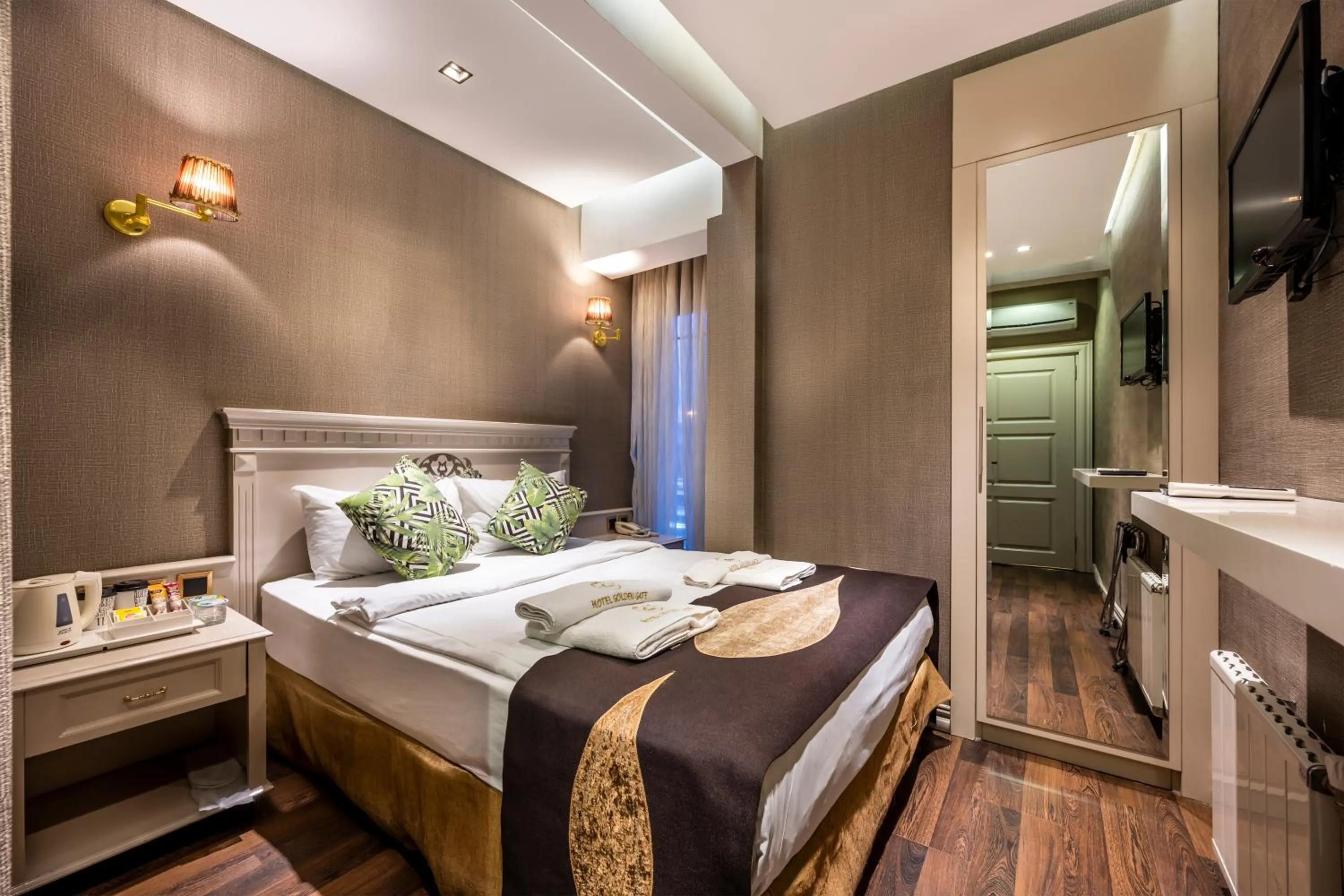 Bed in Golden Gate Hotel Topkapı