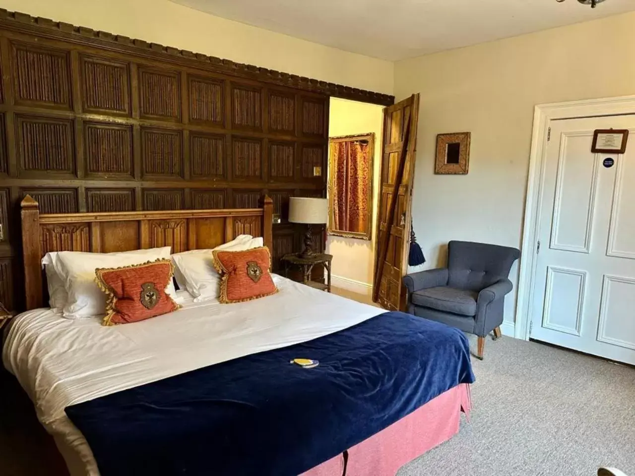 Bathroom, Bed in Montigo Resorts, Somerset