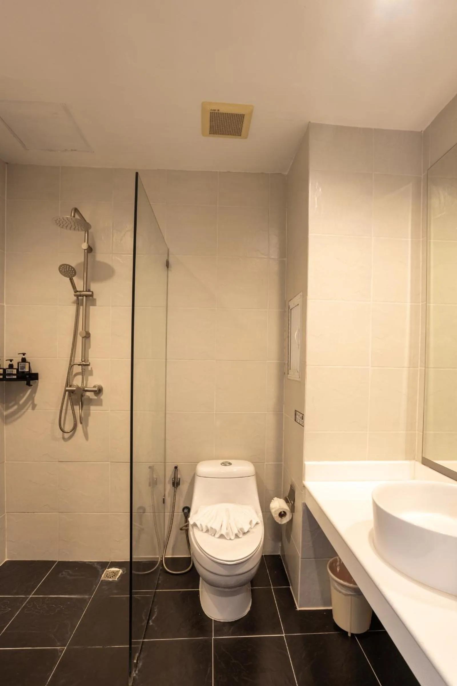 Shower in The Great @Patong Hotel