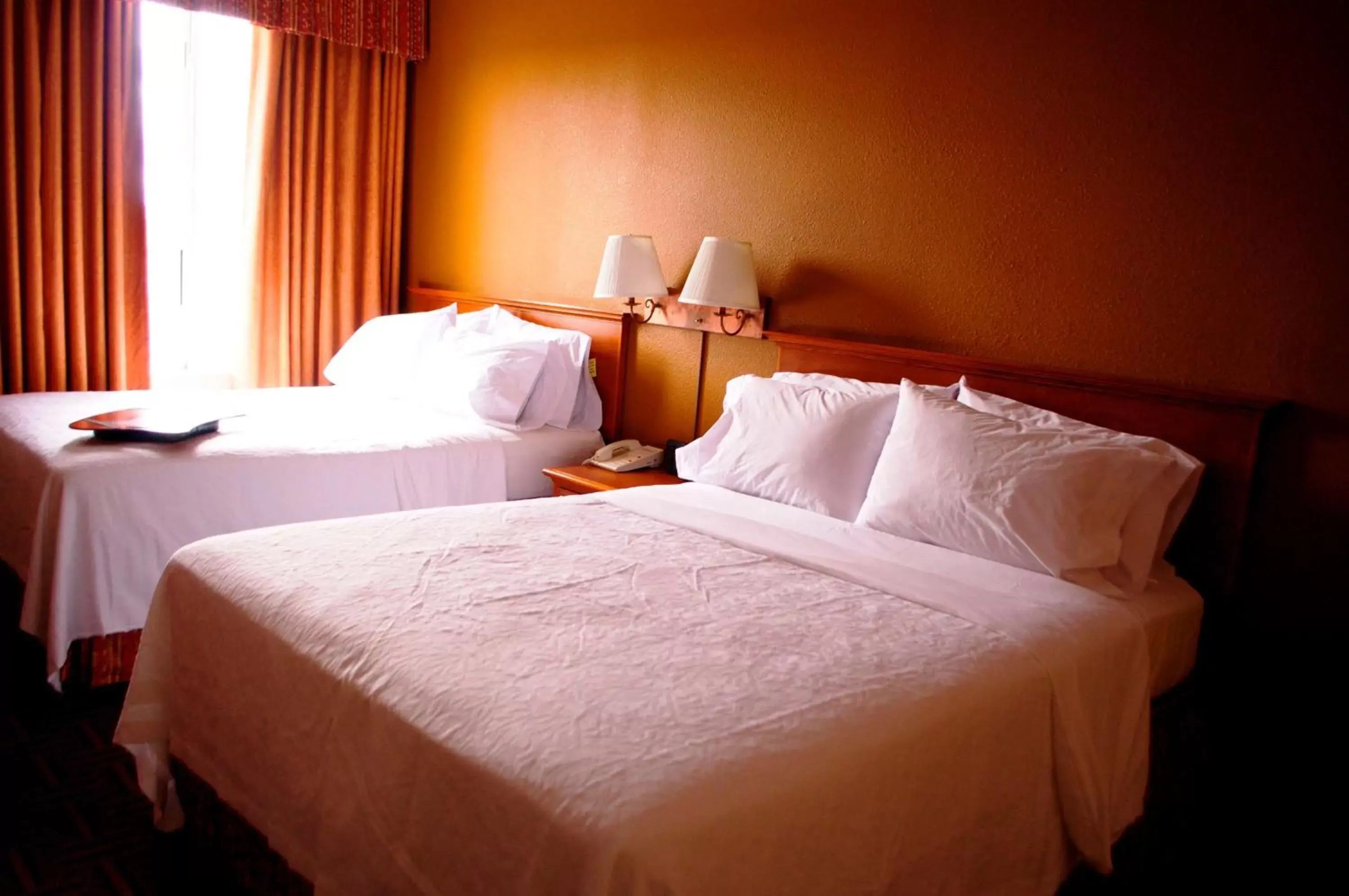 Bed in Hampton Inn & Suites Flagstaff - West