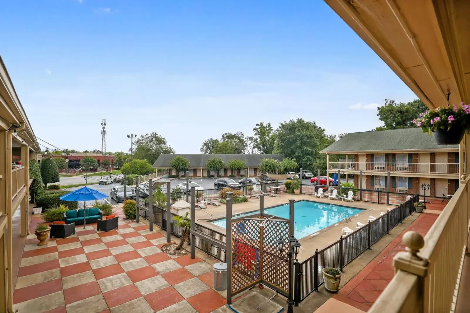 Balcony/Terrace, Swimming Pool in The Guest Lodge Gainesville