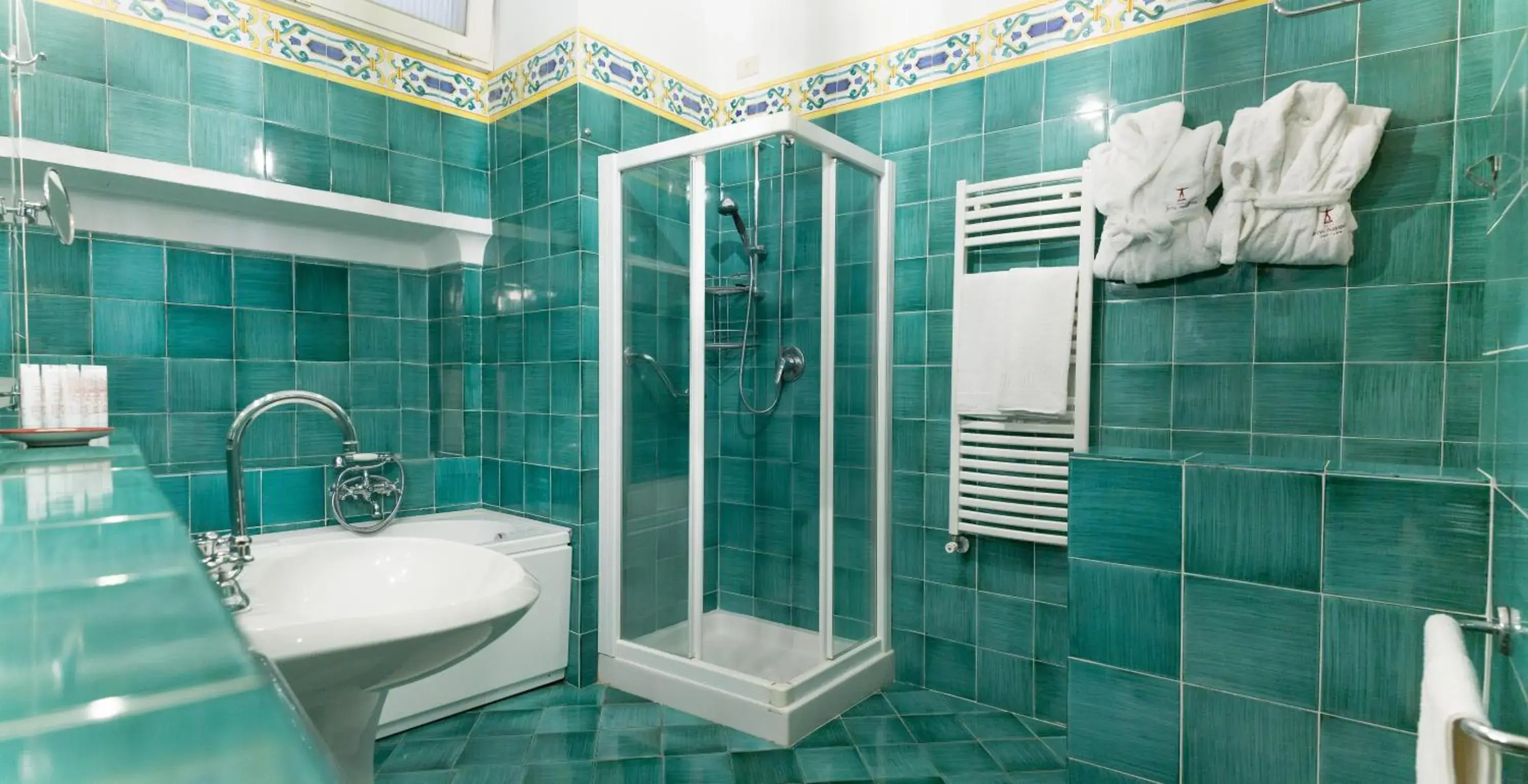 Shower in Hotel Poseidon