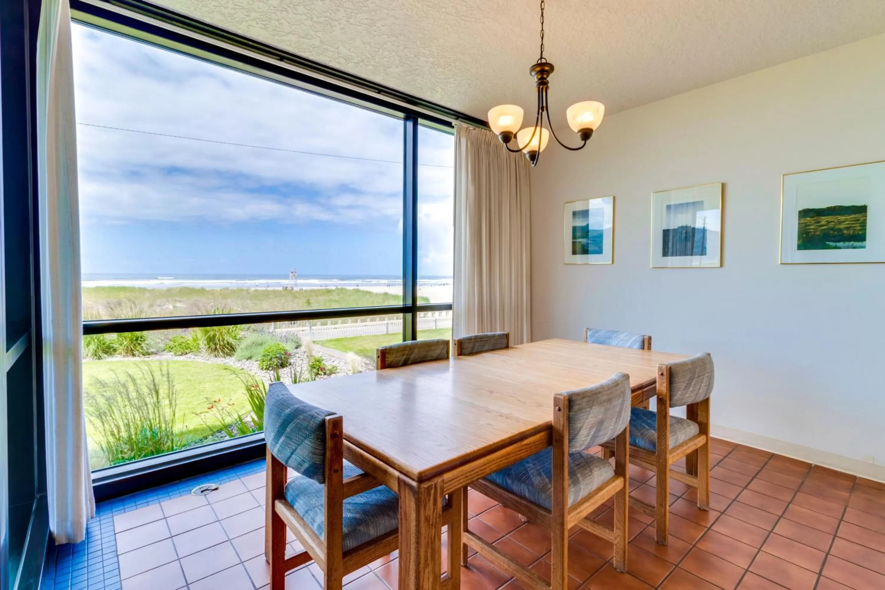 Dining Area in Sand & Sea: The Promenade (100)