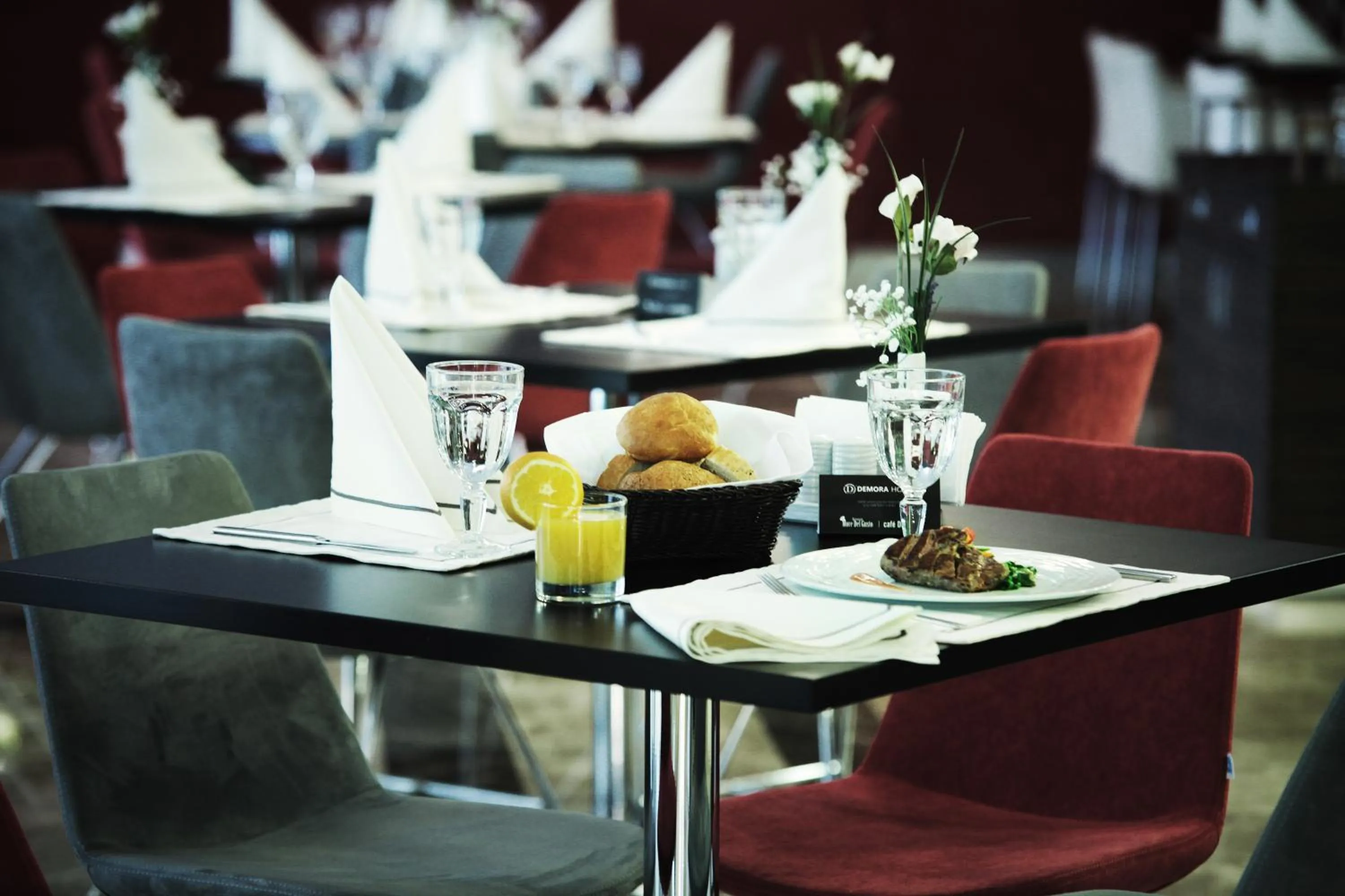 Restaurant/places to eat in Demora Hotel