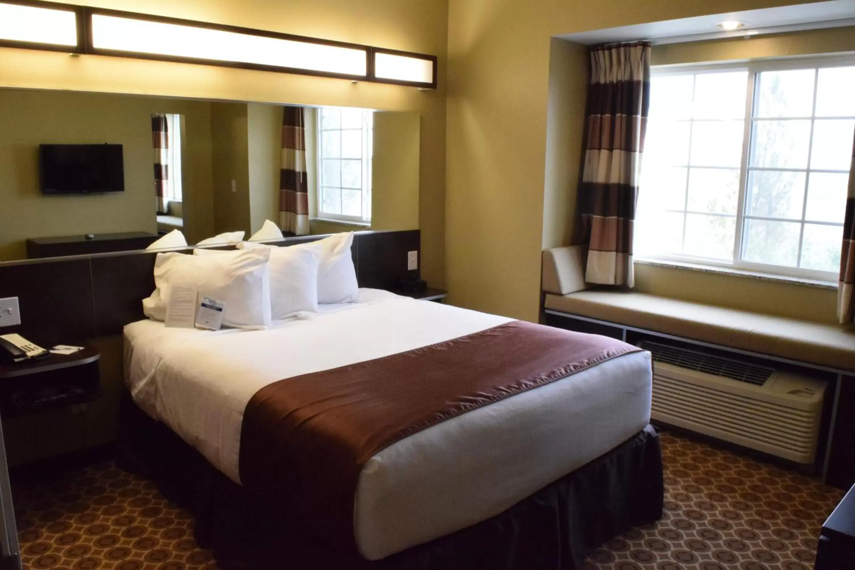 Day, Bed in Microtel Inn and Suites Pecos