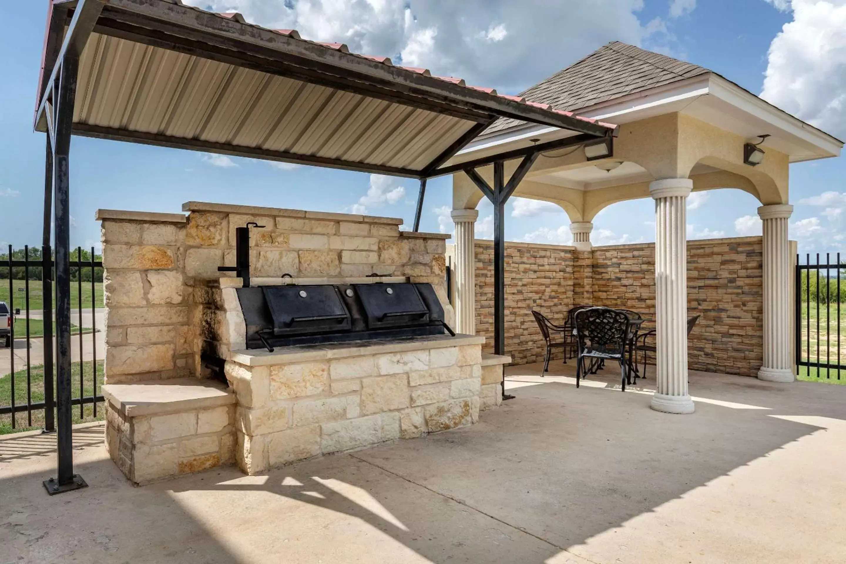 Other, BBQ Facilities in Comfort Inn & Suites Gatesville Near Fort Cavazos