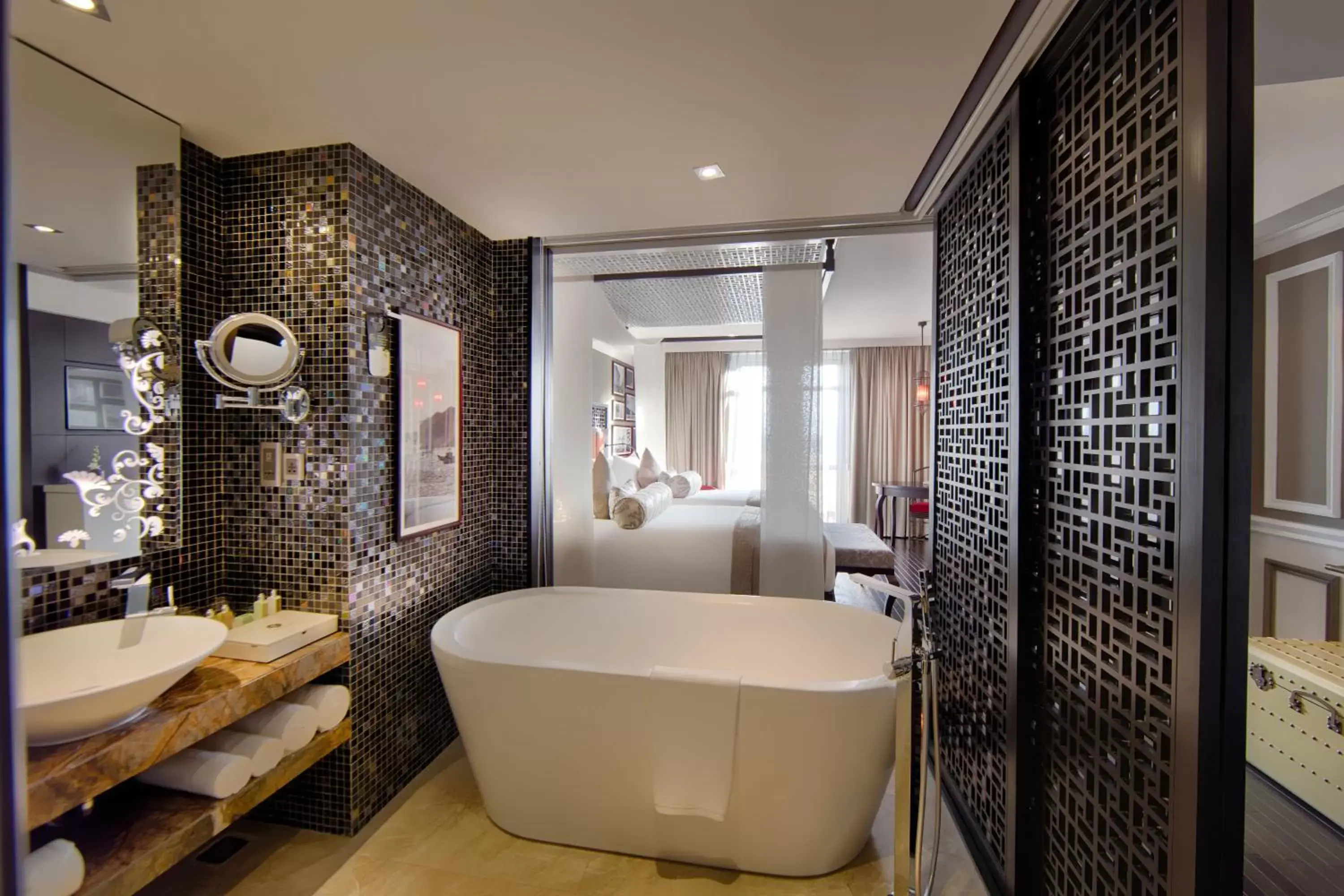 Bathroom in Hotel Royal Hoi An - MGallery