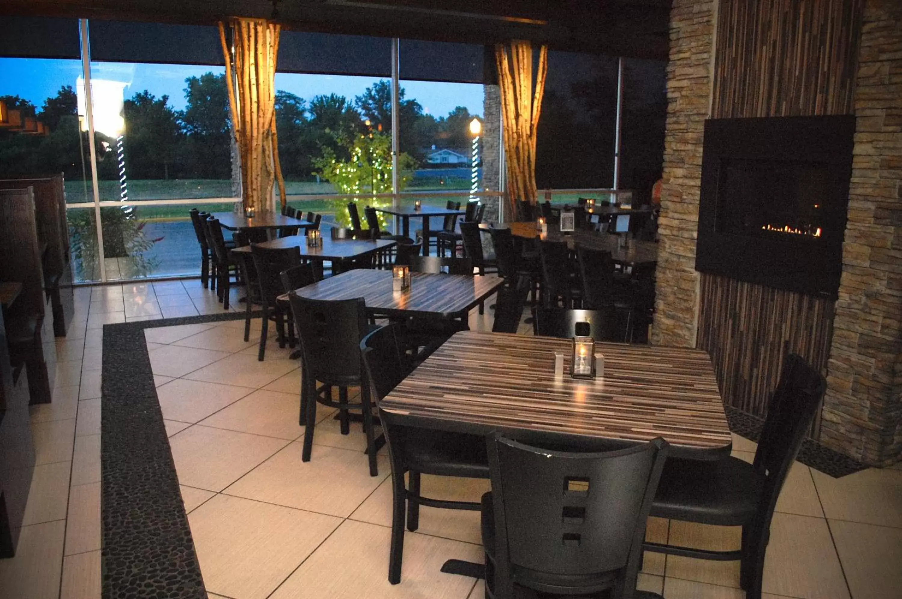 Restaurant/places to eat in Unique Suites Hotel Restaurant/places to eat in Unique Suites Hotel