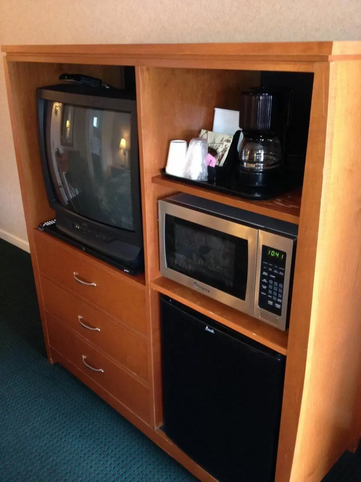 TV and multimedia, TV/Entertainment Center in Country Inn
