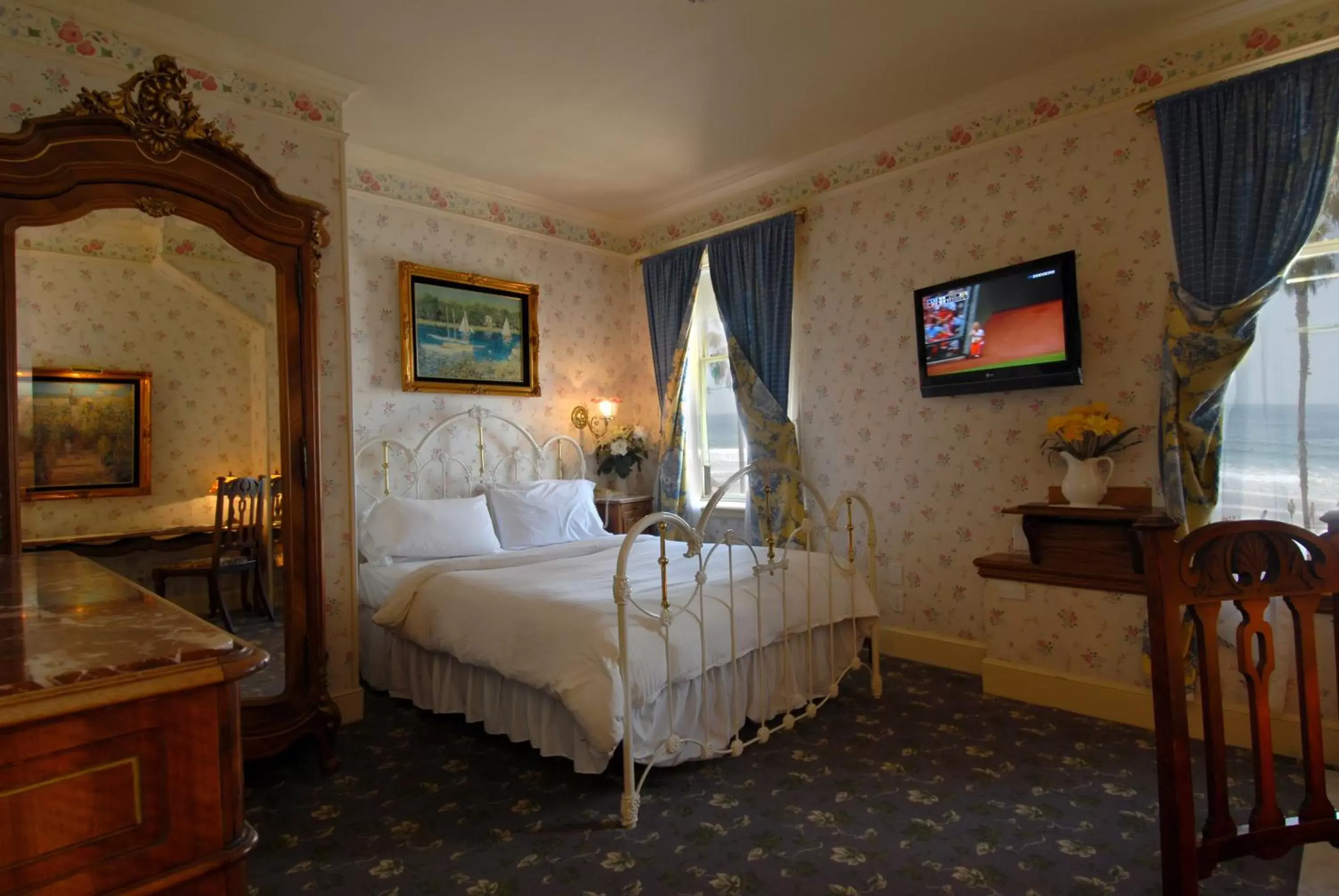 Sea view, Bed in Doryman's Oceanfront Inn Sea view, Bed in Doryman's Oceanfront Inn