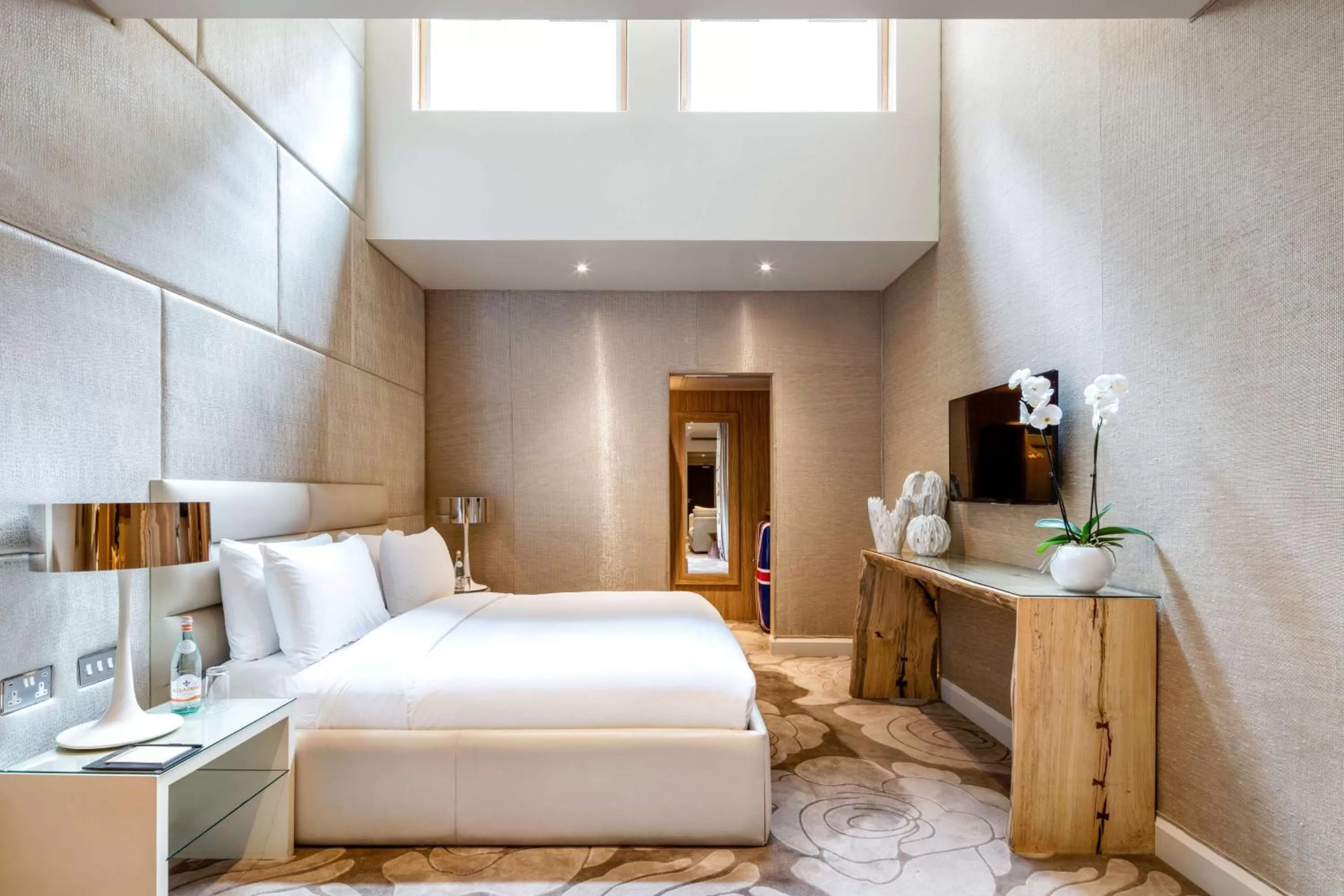 Photo of the whole room, Bed in The May Fair, A Radisson Collection Hotel, Mayfair London