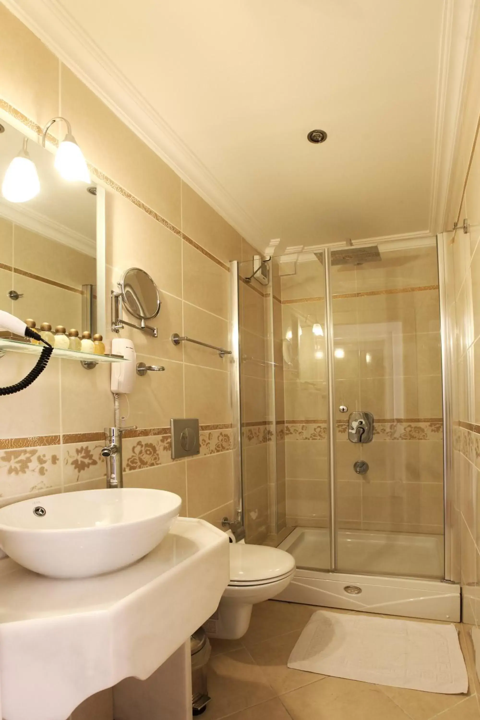 Bathroom in Sirkeci Park Hotel