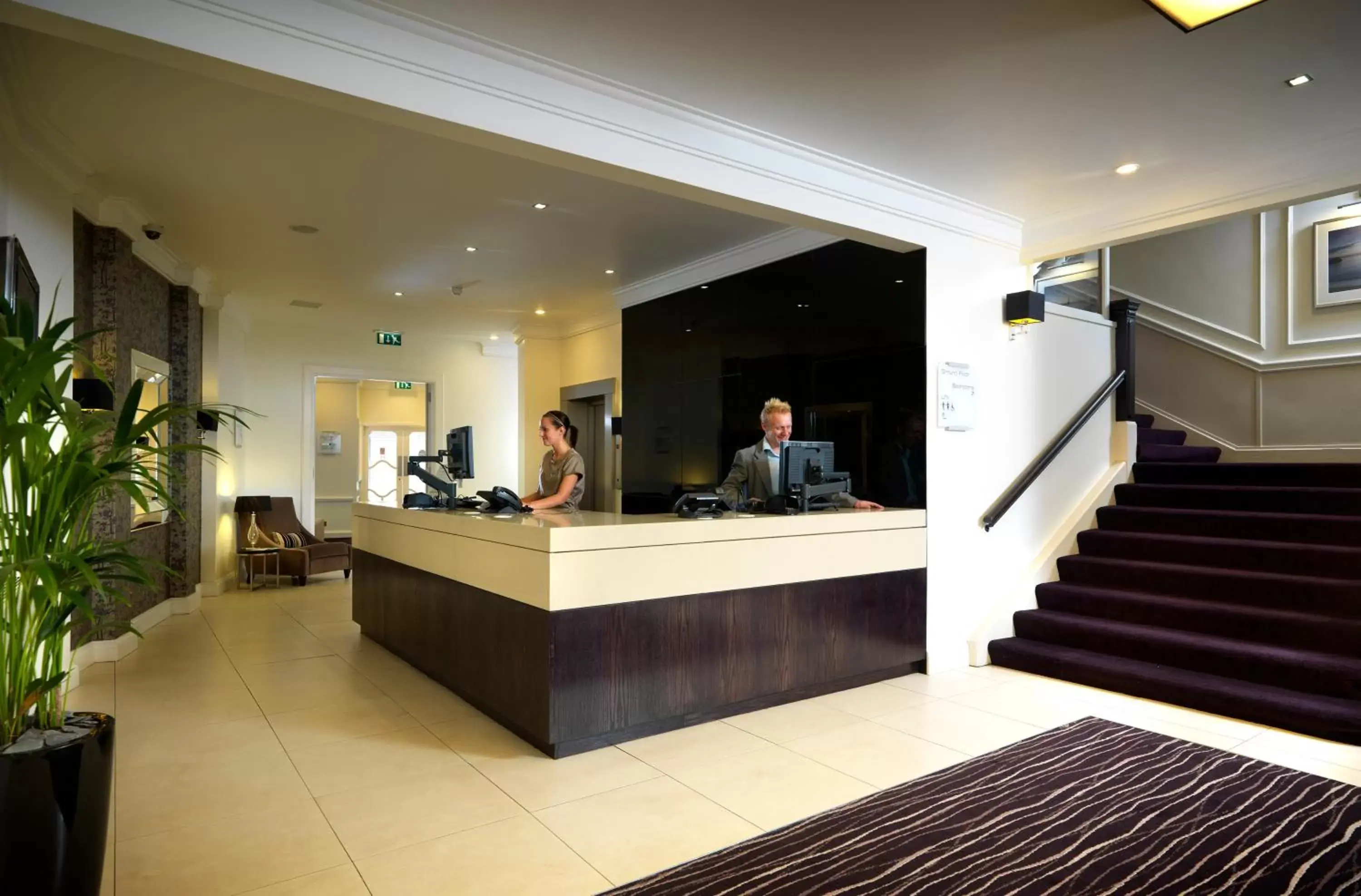 People, Lobby/Reception in Mercure Aberdeen Caledonian Hotel
