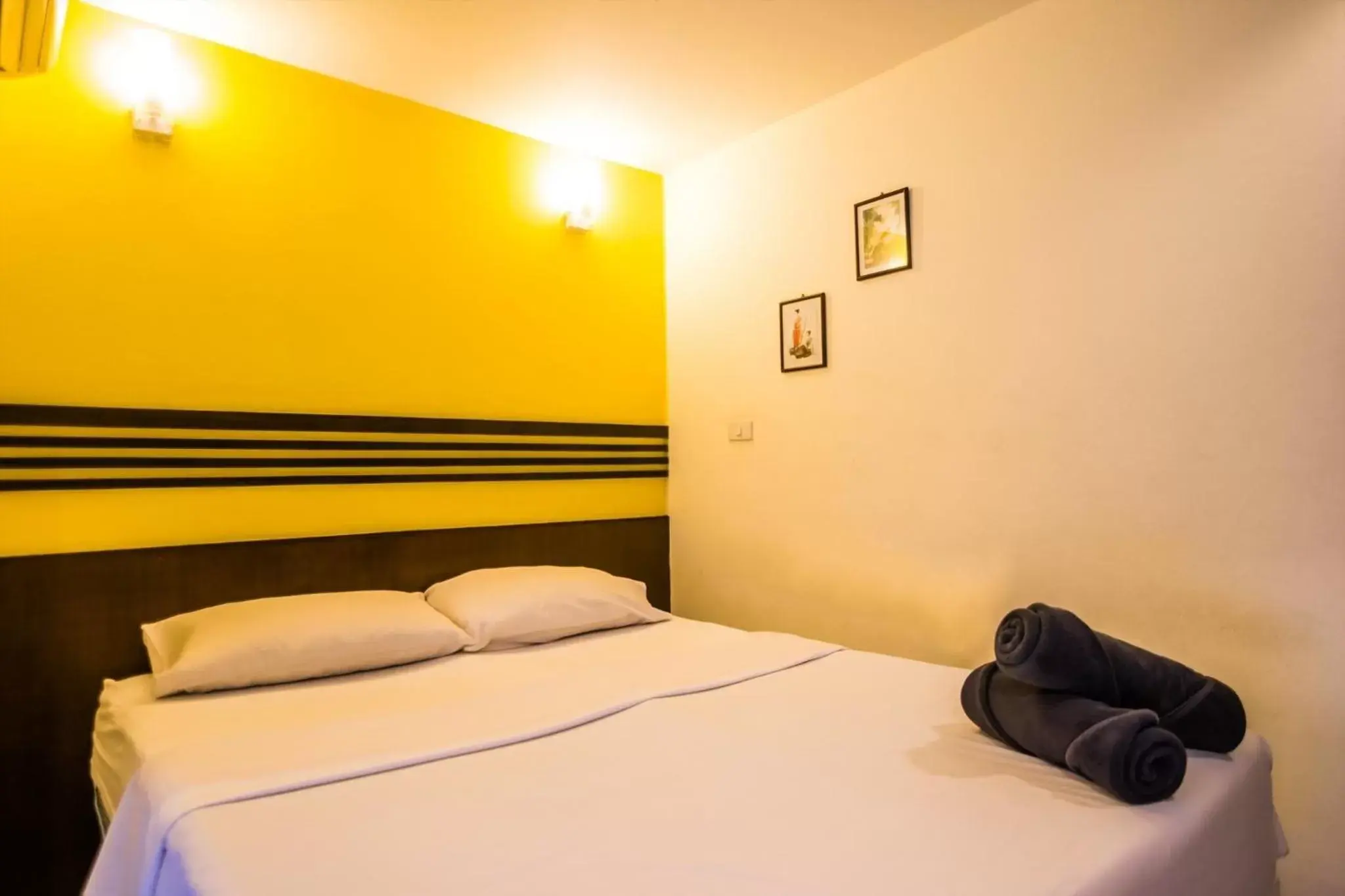 Bedroom, Bed in 18 Coins Cafe & Hostel