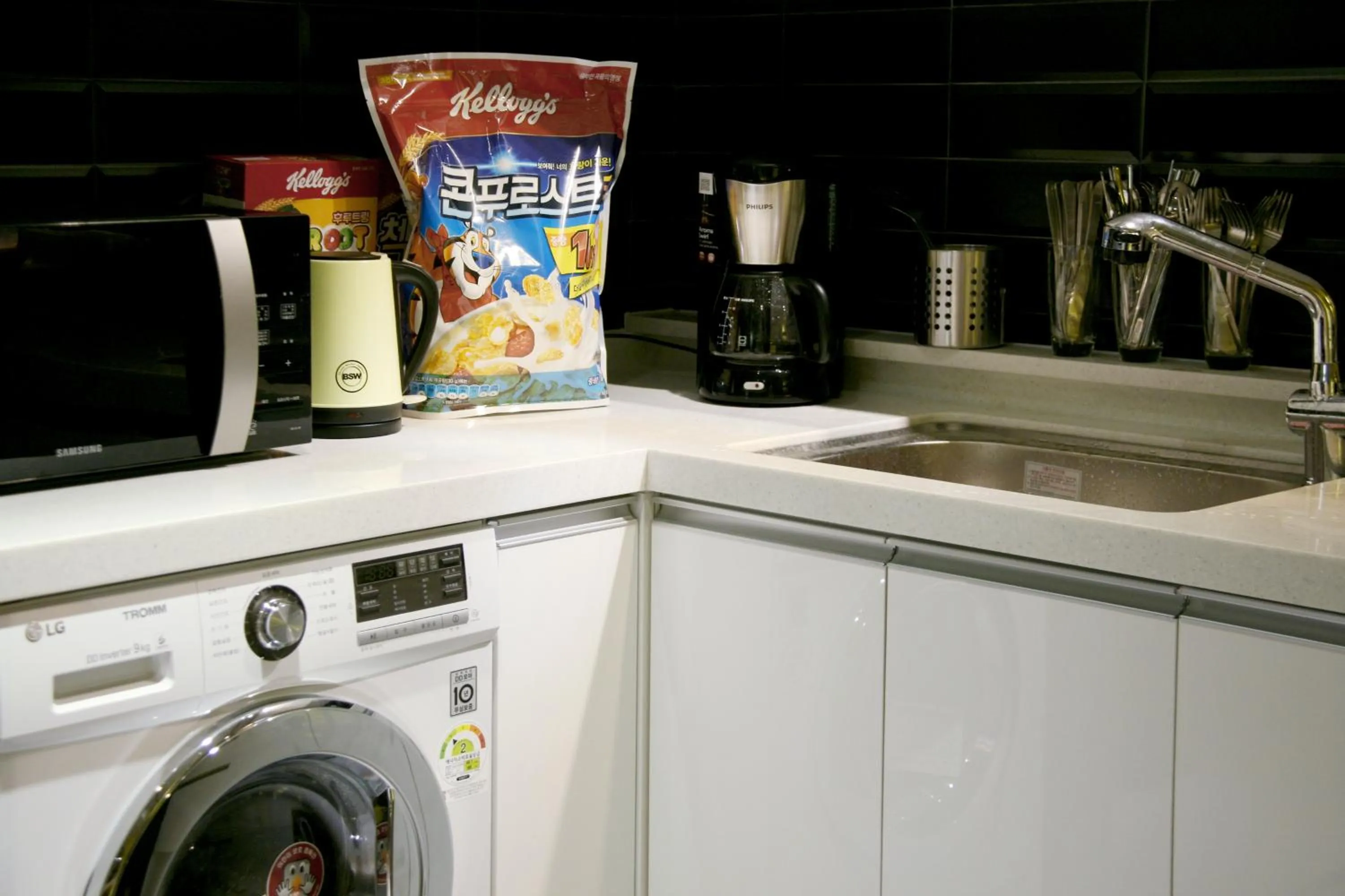 Communal kitchen in Seoul Dalbit Dongdaemun Guesthouse