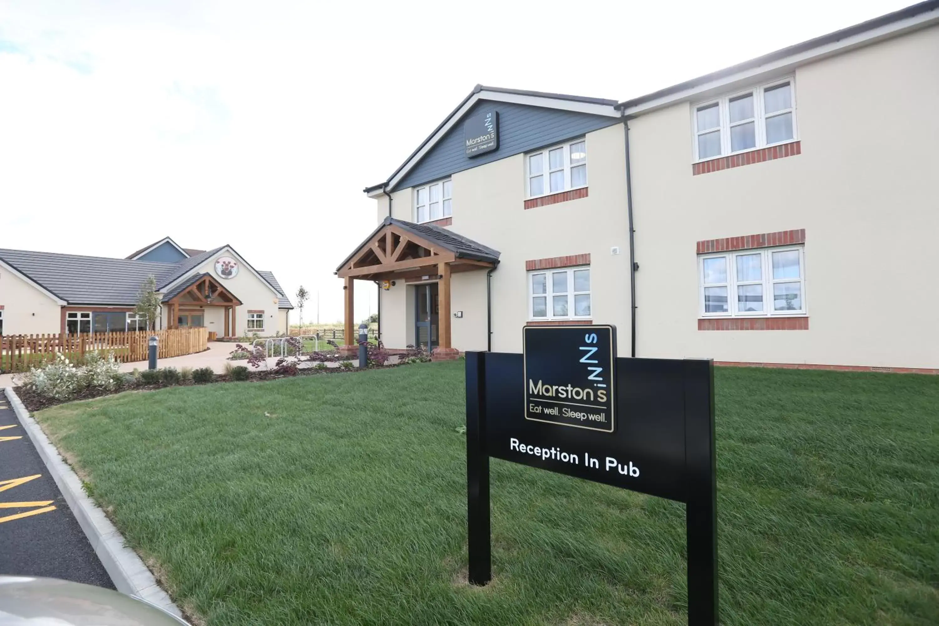 Facade/entrance, Property Building in Tulip Queen, Spalding by Marston's Inns