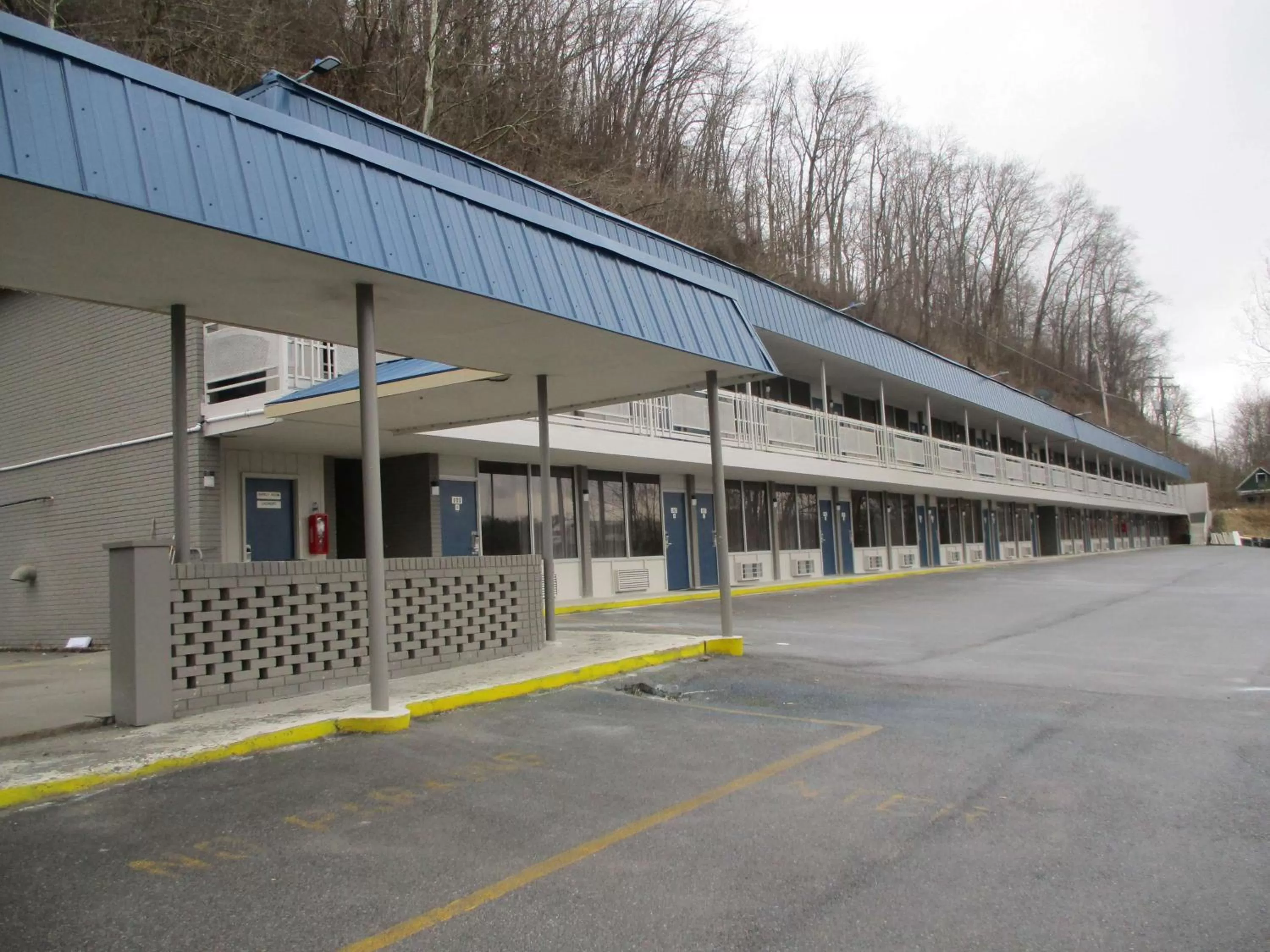 Property building in Motel 6-Chilhowie, VA