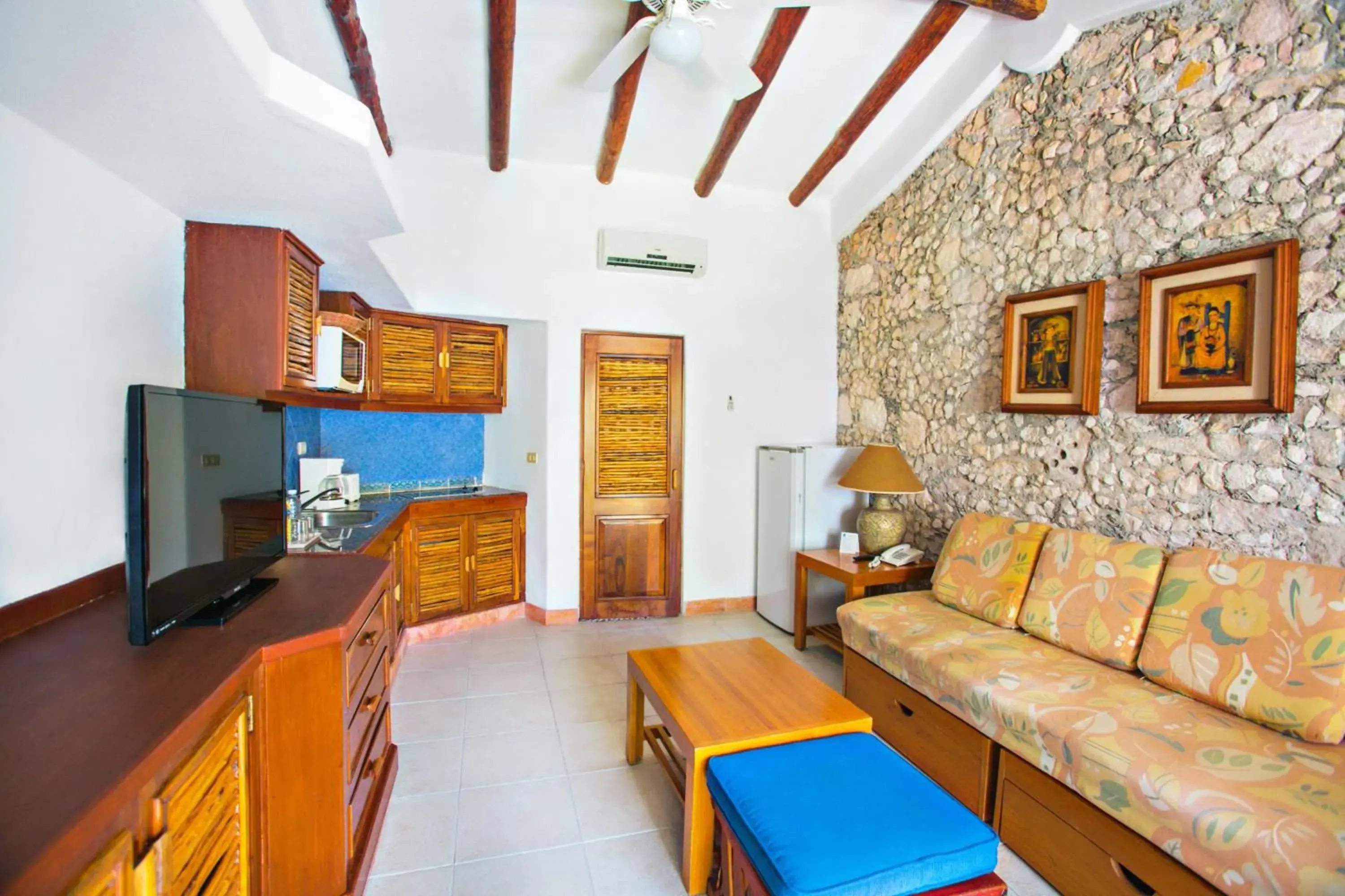 Kitchen or kitchenette in Casa del Mar Cozumel Hotel & Dive Resort