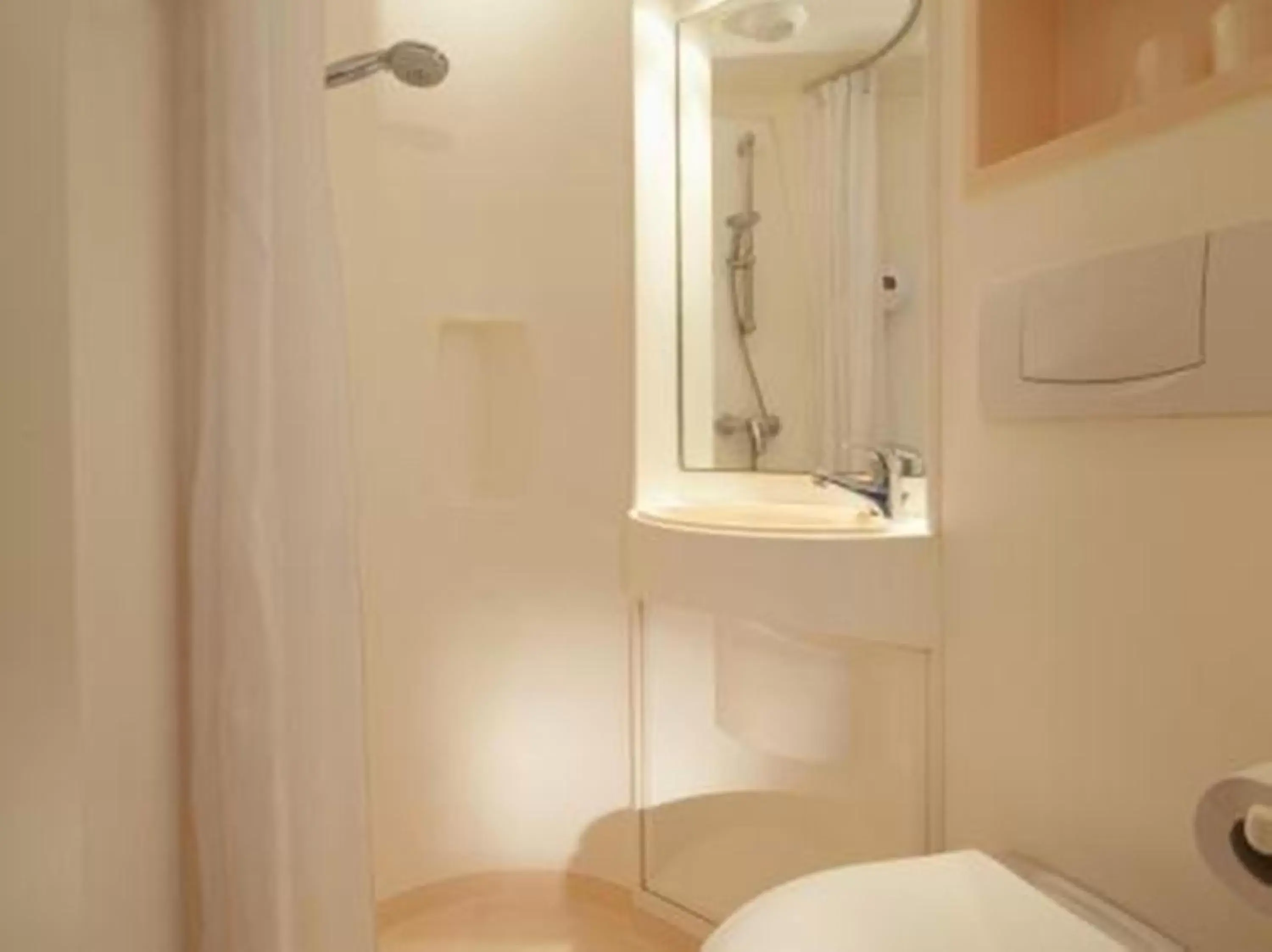 Bathroom in Premiere Classe Lille Sud - Douai Cuincy