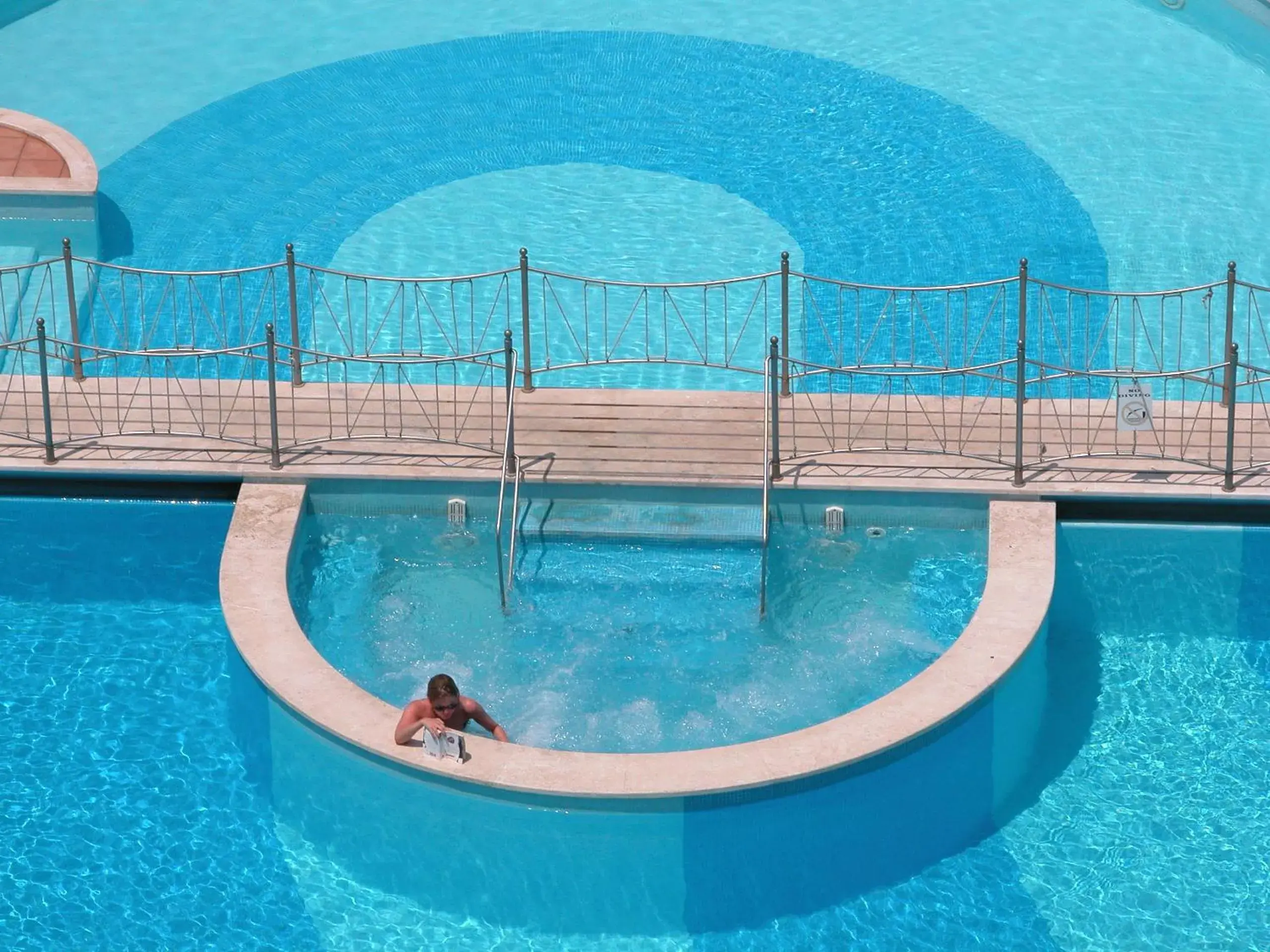 Pool view, Swimming Pool in Hotel Grand Vesuvio