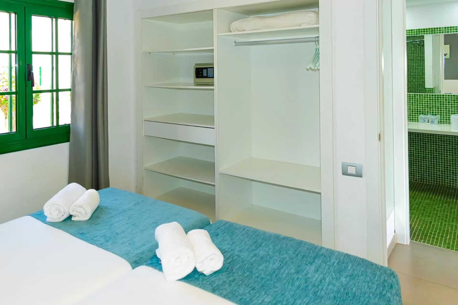 Bedroom, Bed in Hyde Park Lane