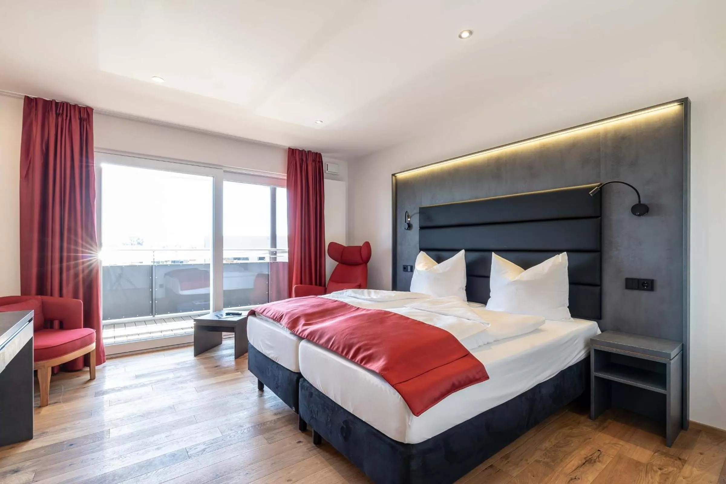 Photo of the whole room, Bed in Augsburg Hotel Sonnenhof