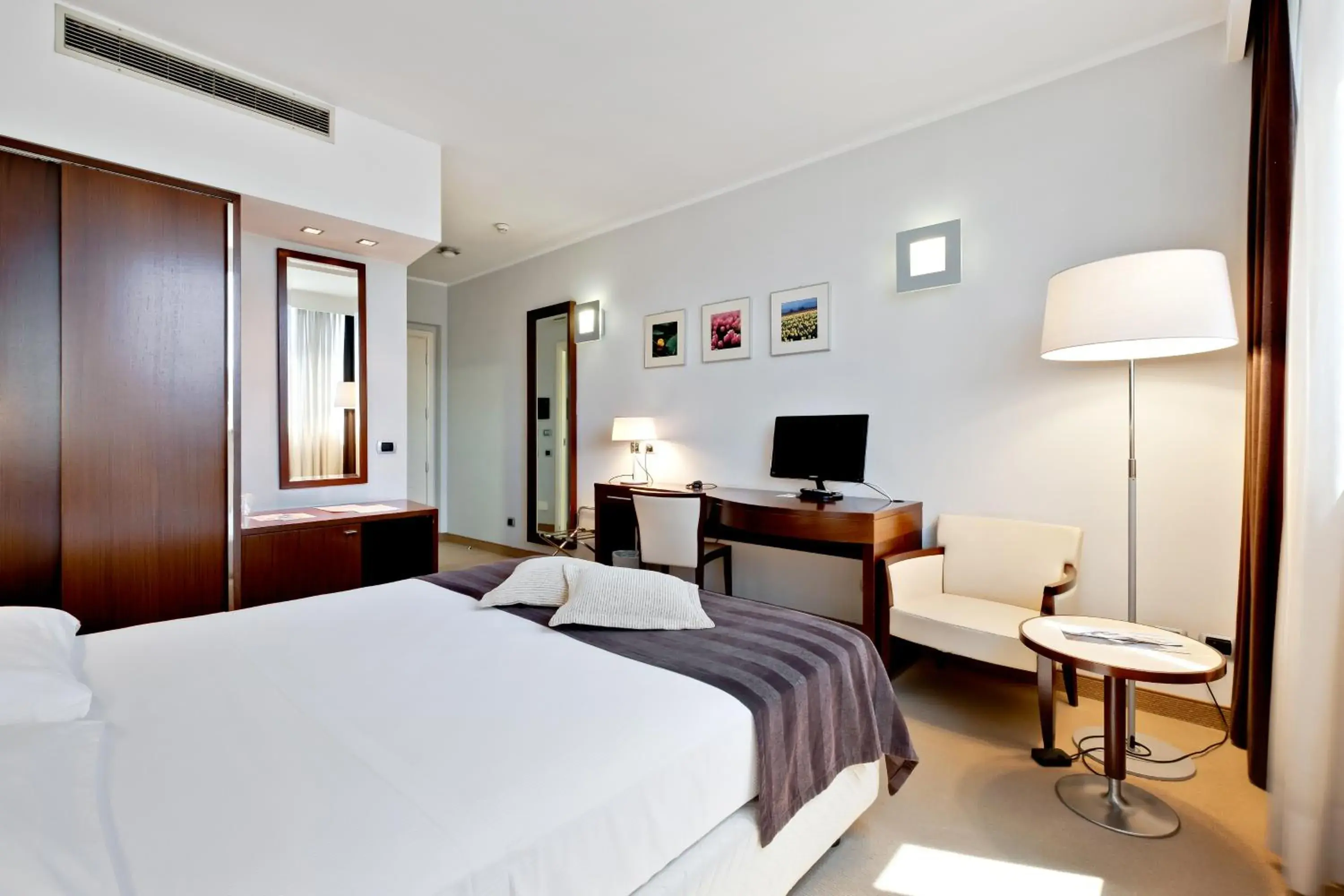 Bedroom, Bed in Italiana Hotels Cosenza