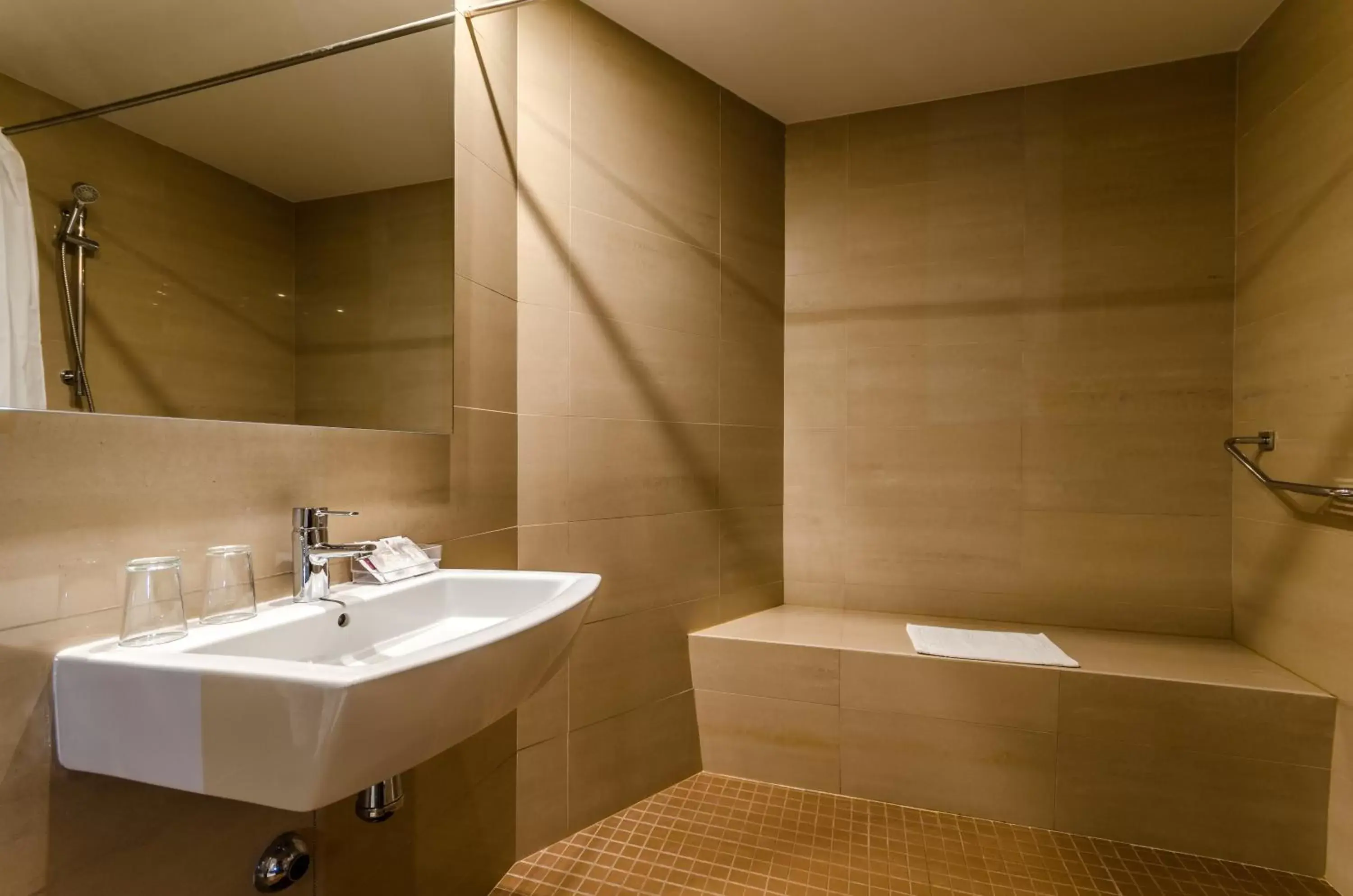 Bathroom in Hotel Regio Cádiz