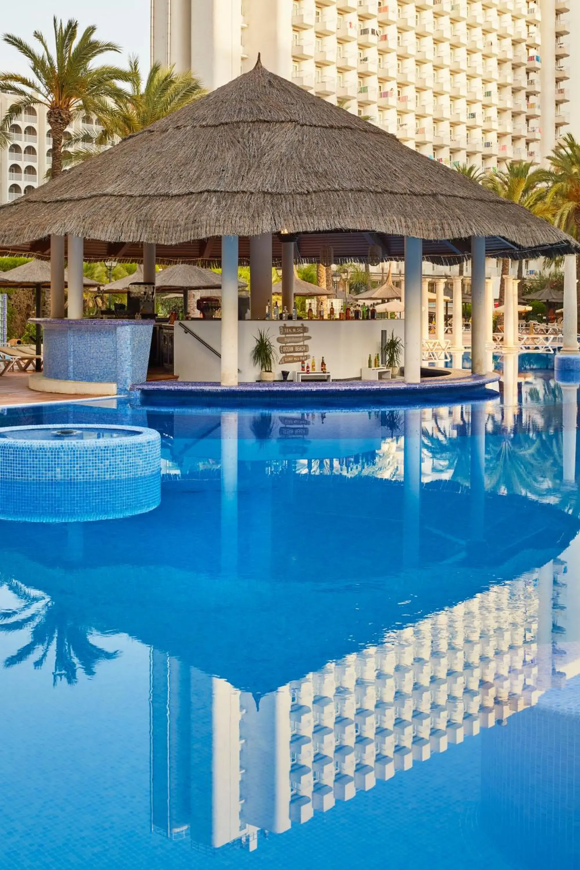 Lounge or bar, Swimming Pool in Sol Pelicanos Ocas